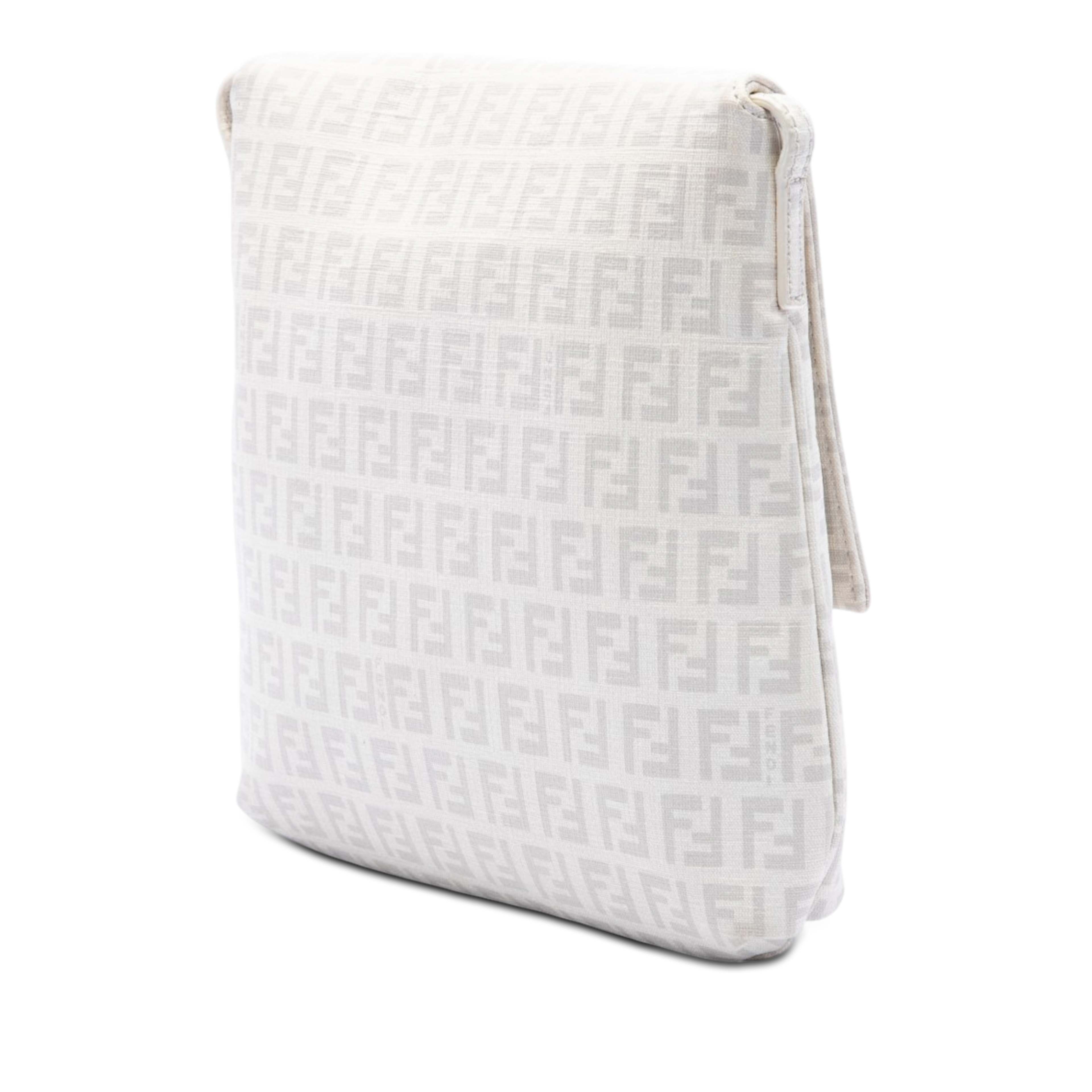 Fendi Zucchino Spalmati Crossbody, från Luxclusif, i färgen vit. Klicka för att öppna bilden i stort format