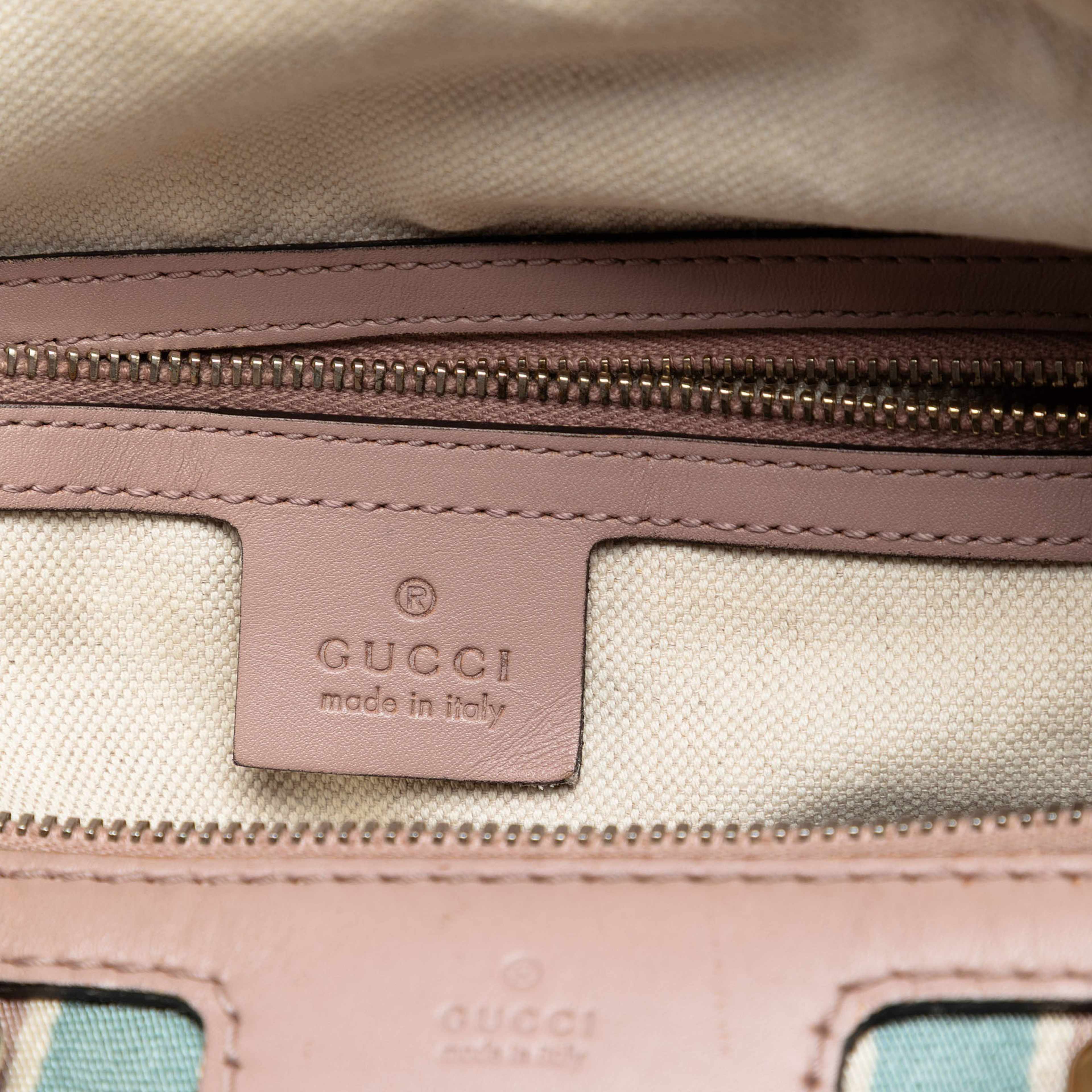 Gucci Medium Gg Canvas Web Joy Boston Bag, från Luxclusif, i färgen beige. Klicka för att öppna bilden i stort format