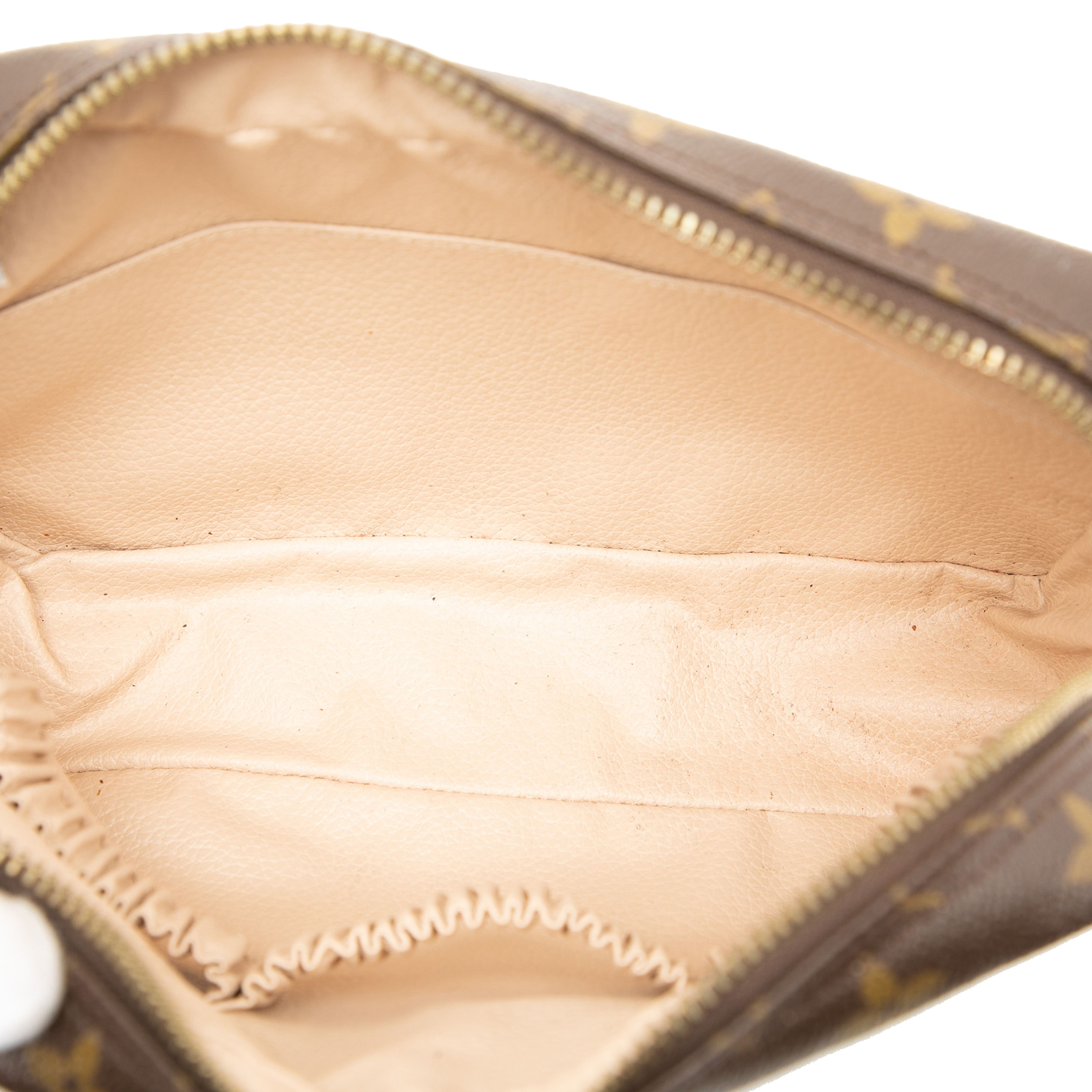 Louis Vuitton Monogram Trousse Toilette 23, från Luxclusif, i färgen brown. Klicka för att öppna bilden i stort format