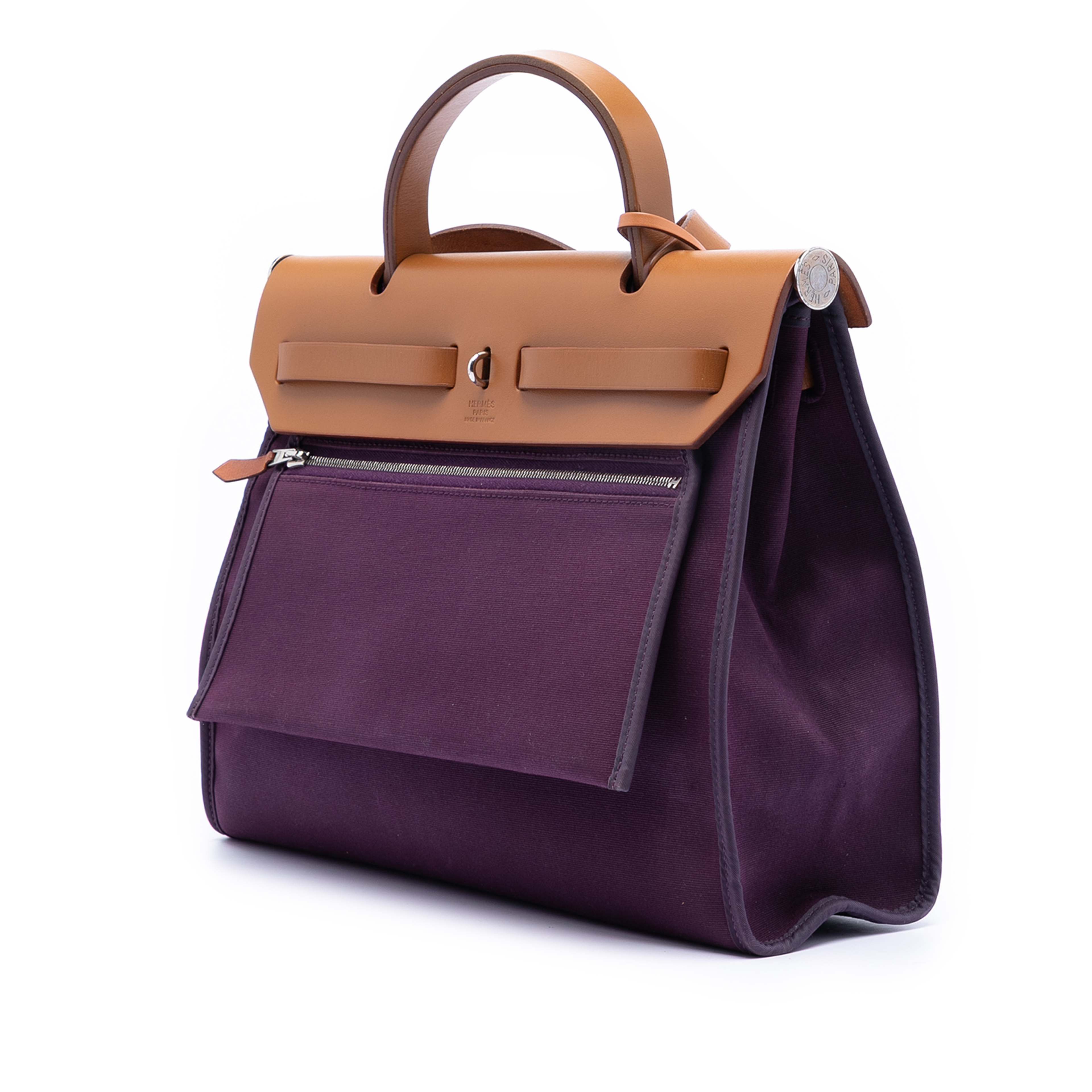 Hermès Toile Herbag Zip 31, från Luxclusif, i färgen plum. Klicka för att öppna bilden i stort format
