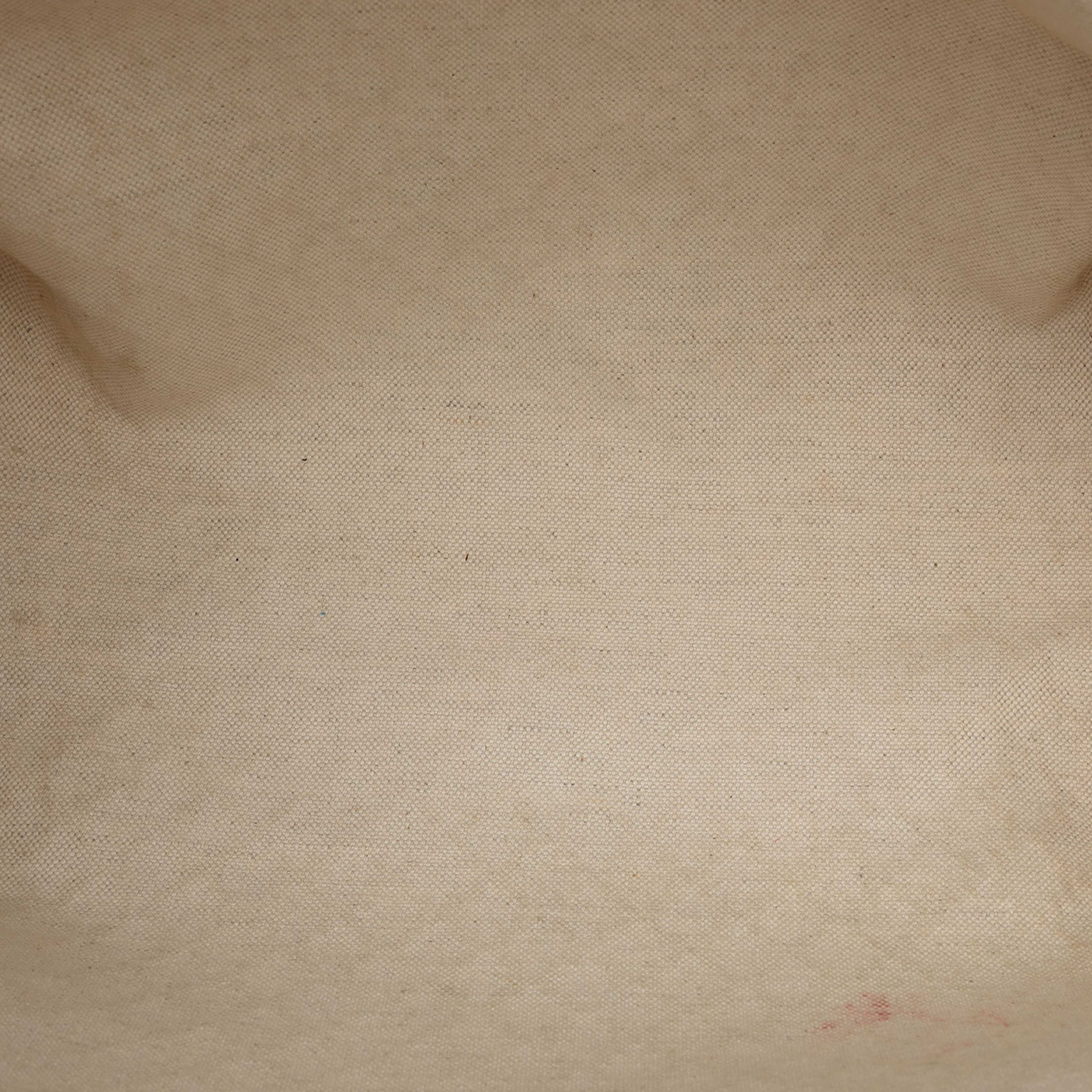 Gucci Medium Diamante Canvas Craft Tote, från Luxclusif, i färgen beige. Klicka för att öppna bilden i stort format