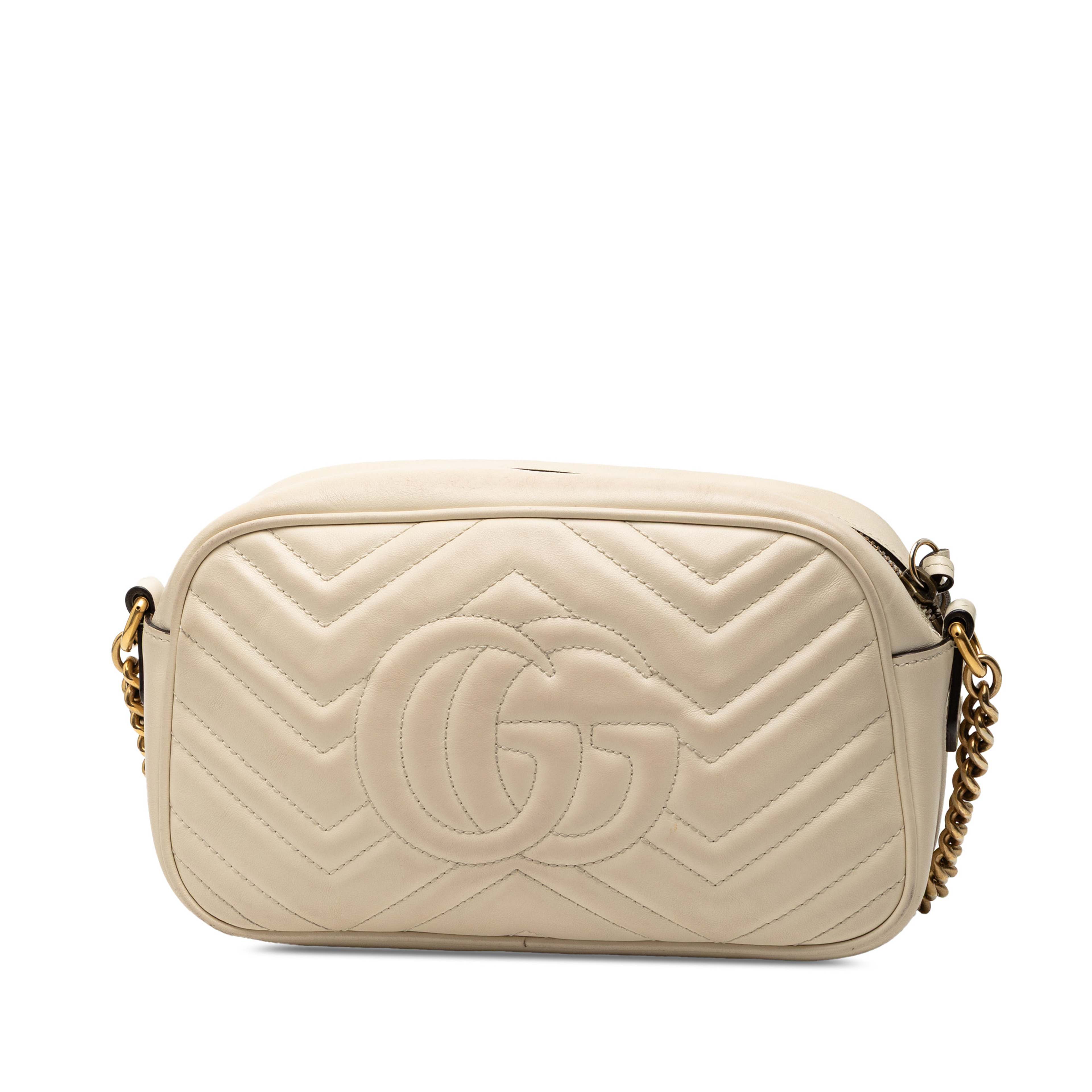 Gucci Small Gg Marmont Matelasse Leather Crossbody, från Luxclusif, i färgen white. Klicka för att öppna bilden i stort format