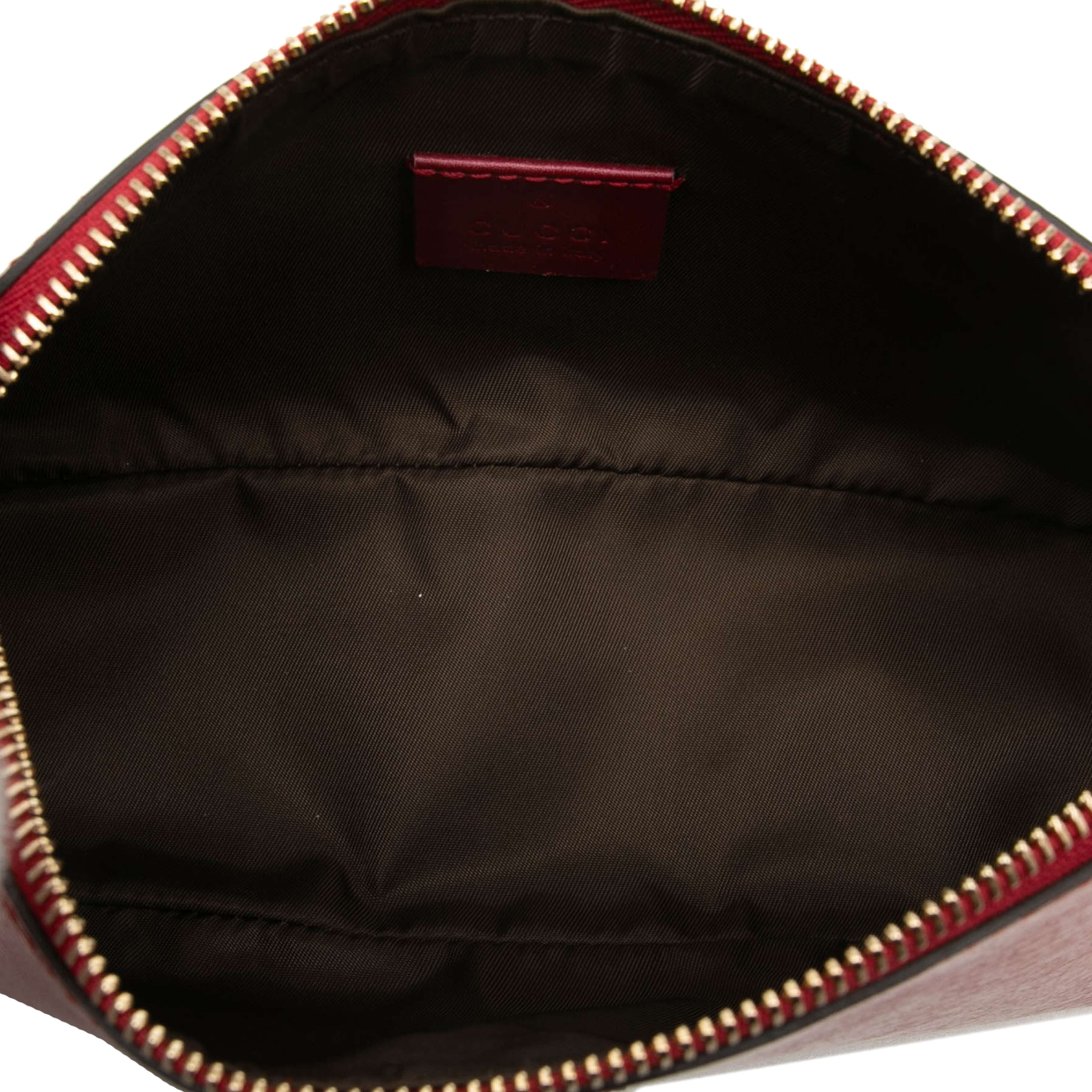 Gucci Metallic Calfskin Lovely Cosmetic Pouch, från Luxclusif, i färgen röd. Klicka för att öppna bilden i stort format