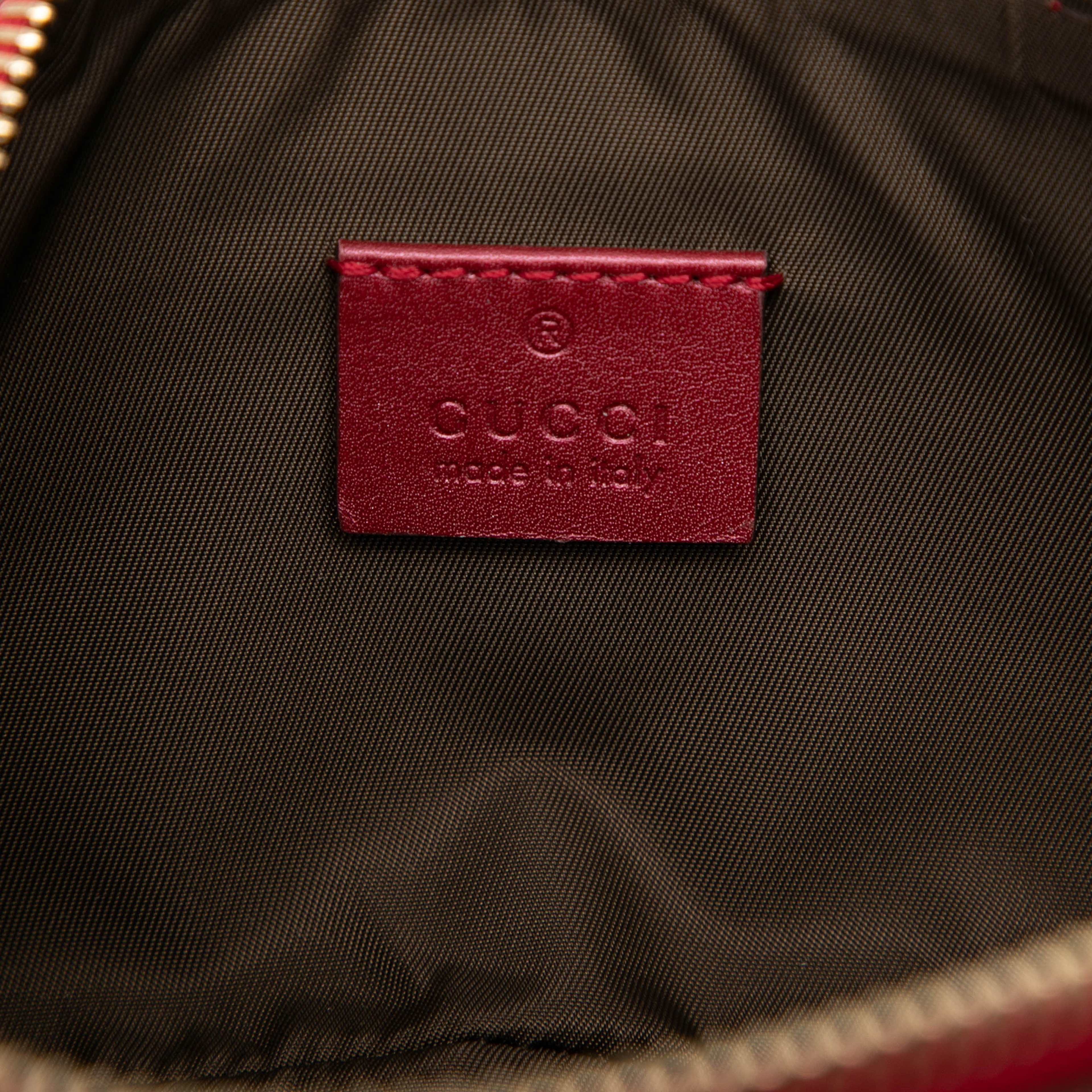 Gucci Metallic Calfskin Lovely Cosmetic Pouch, från Luxclusif, i färgen röd. Klicka för att öppna bilden i stort format