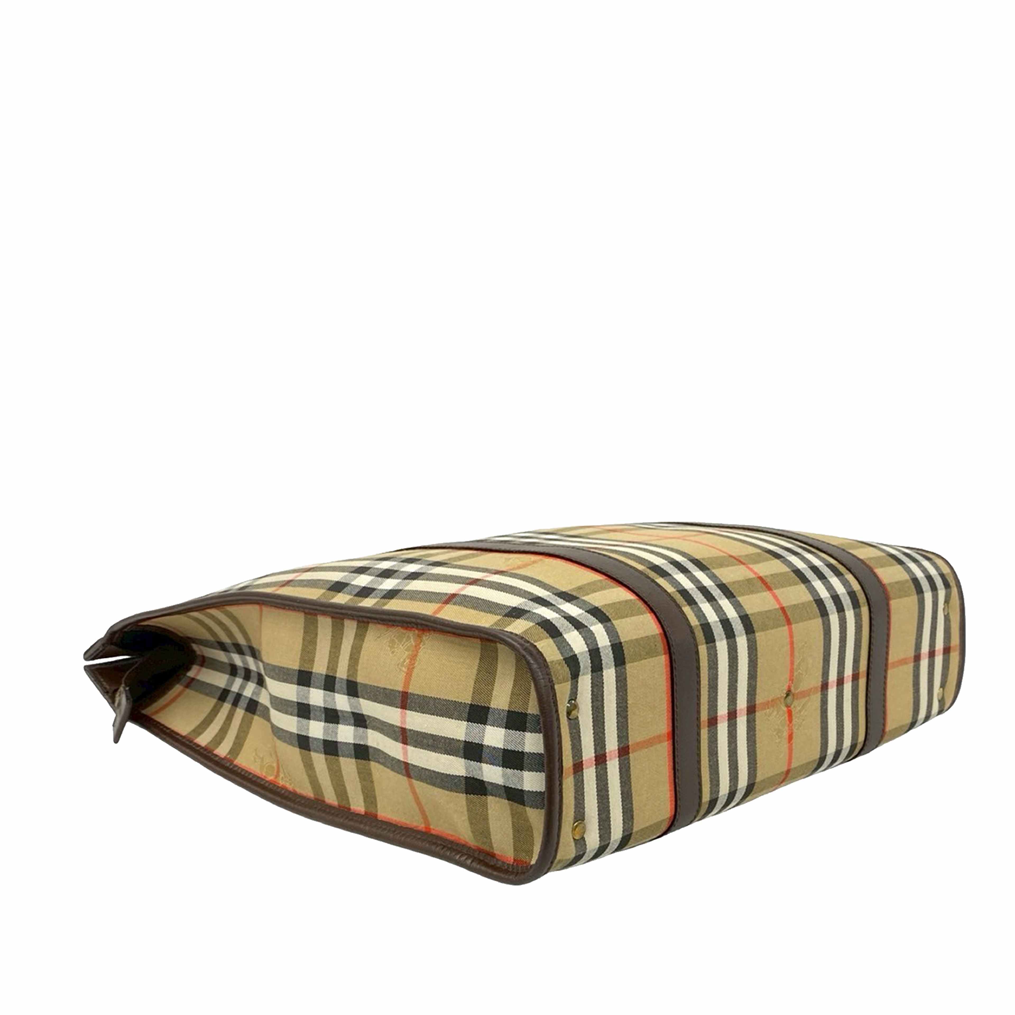 Burberry Haymarket Check Canvas Tote, från Luxclusif, i färgen beige. Klicka för att öppna bilden i stort format