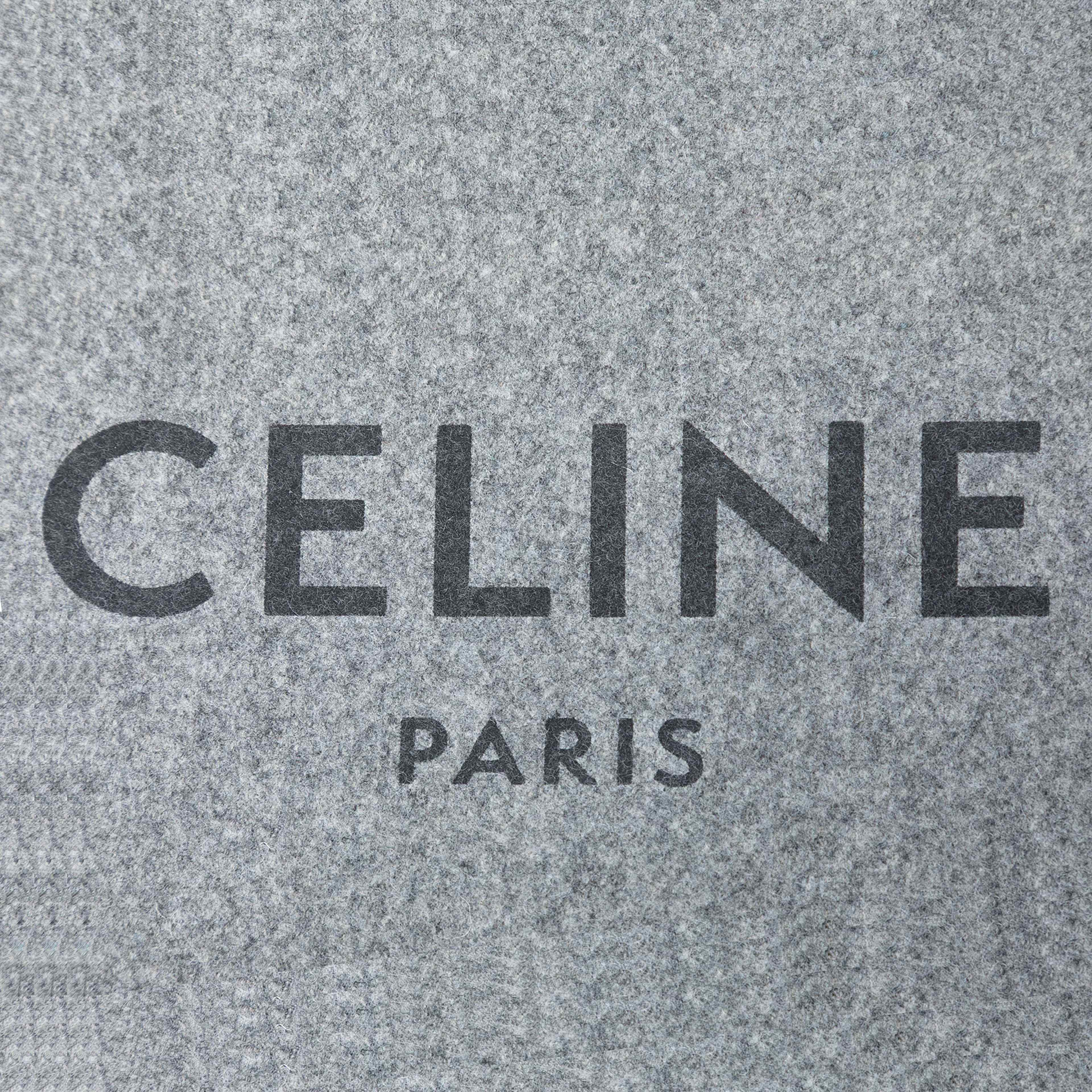 Celine Felt Logo Flat Pouch, från Luxclusif, i färgen gray. Klicka för att öppna bilden i stort format