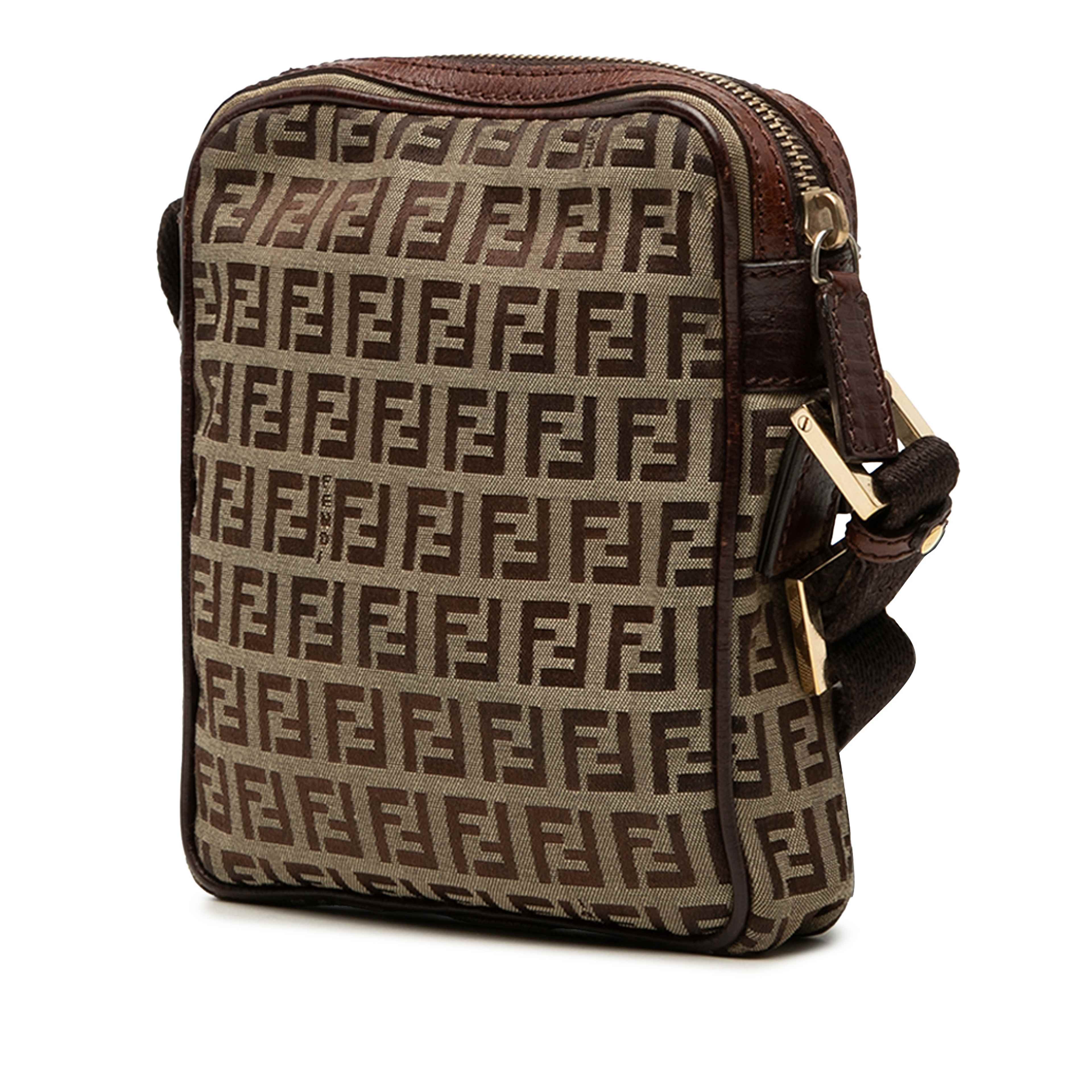 Fendi Zucchino Canvas Crossbody, från Luxclusif, i färgen beige. Klicka för att öppna bilden i stort format