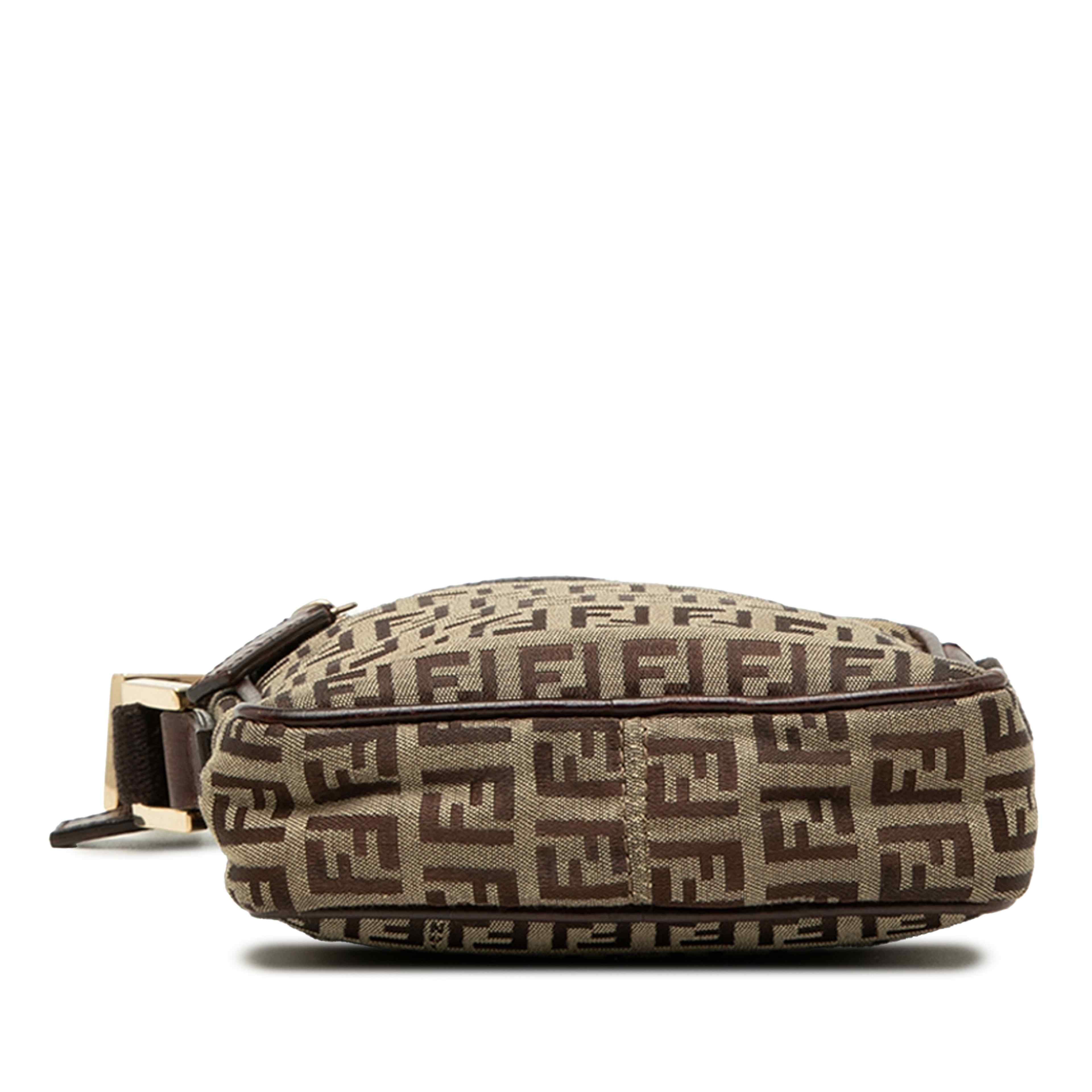 Fendi Zucchino Canvas Crossbody, från Luxclusif, i färgen beige. Klicka för att öppna bilden i stort format