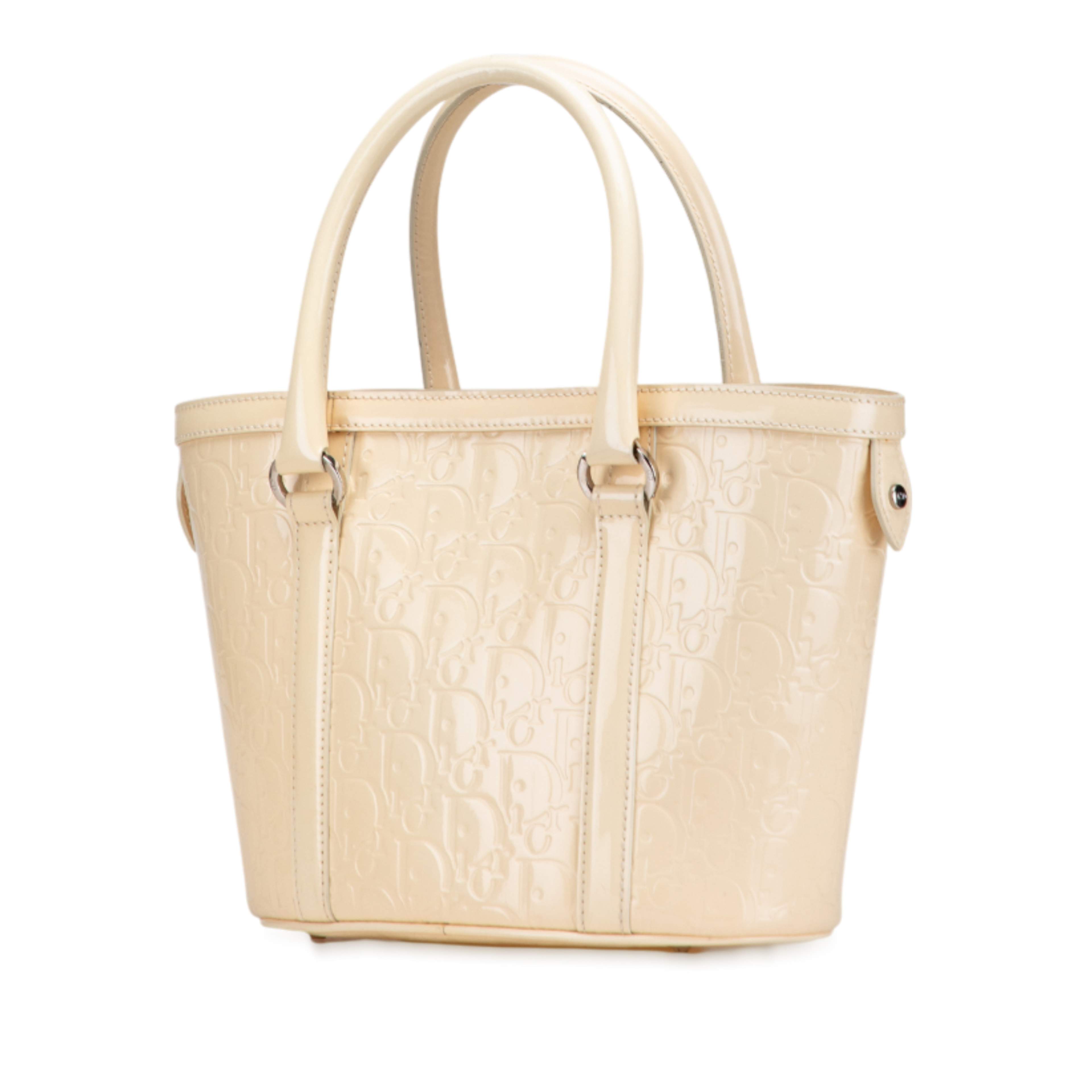 Dior Diorissimo Trotter Patent Tote, från Luxclusif, i färgen beige. Klicka för att öppna bilden i stort format