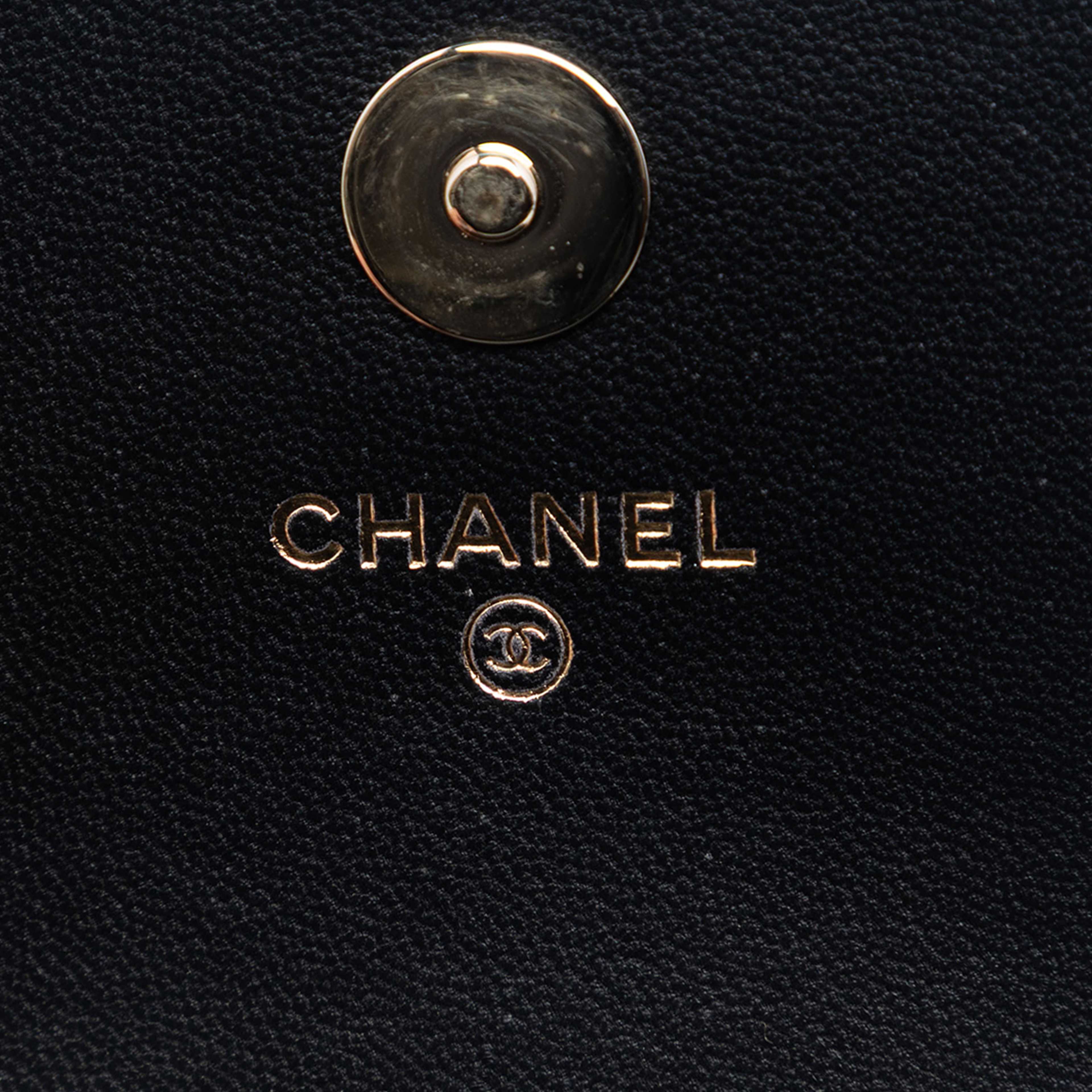 Chanel Mini Cc Quilted Lambskin Crochet Flap, från Luxclusif, i färgen black. Klicka för att öppna bilden i stort format