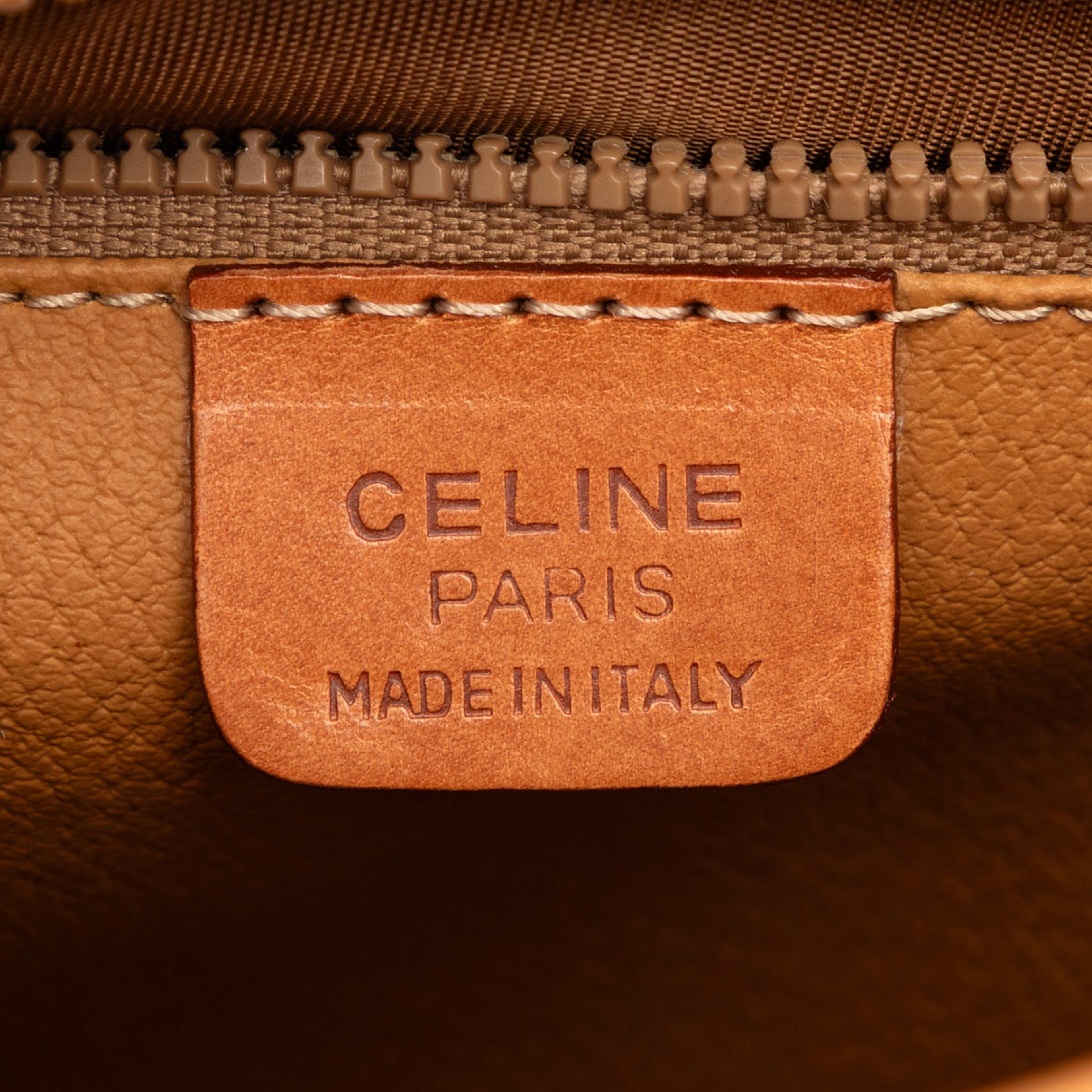Celine Macadam Coated Canvas Crossbody, från Luxclusif, i färgen beige. Klicka för att öppna bilden i stort format
