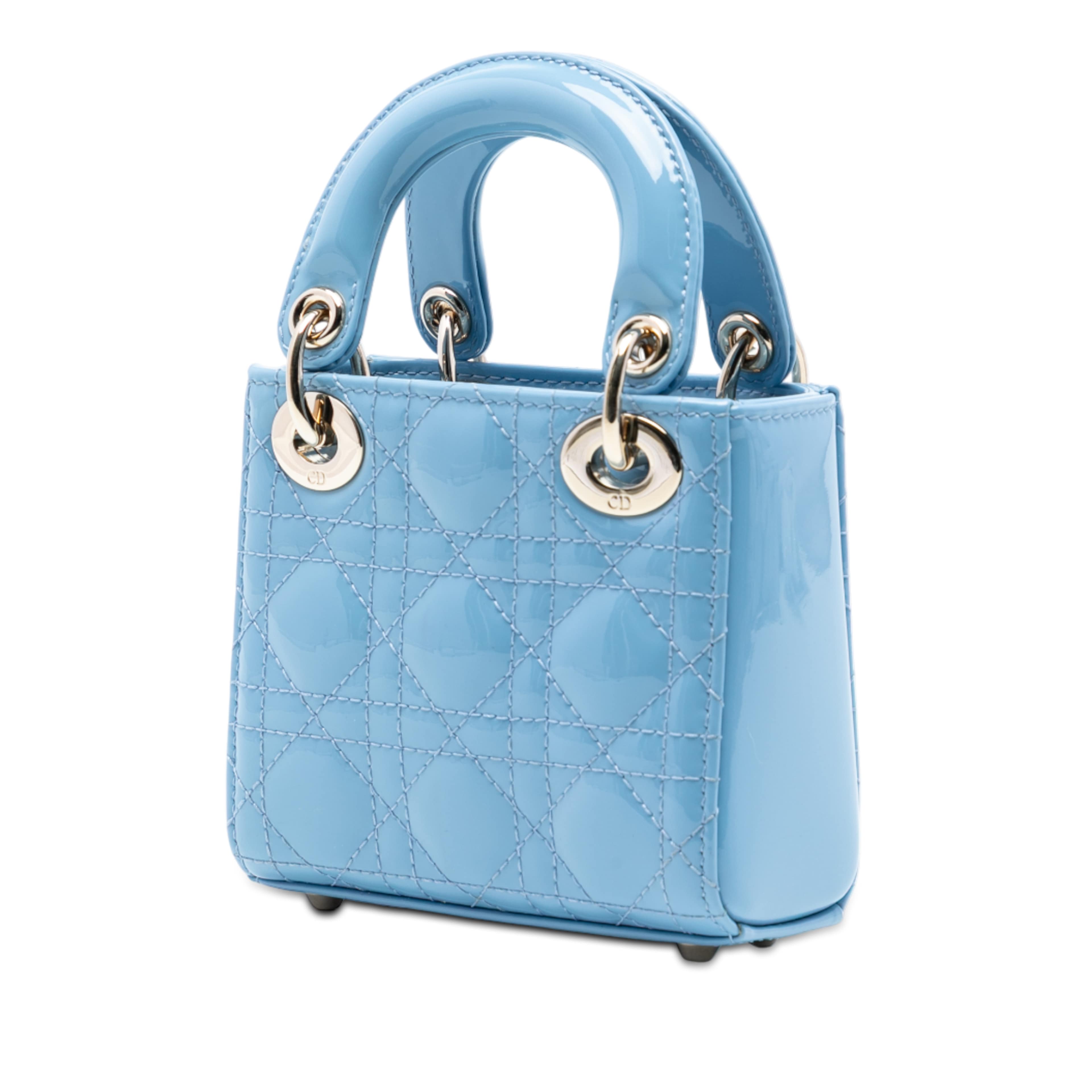 Dior Micro Patent Cannage Lady Dior, från Luxclusif, i färgen light blue. Klicka för att öppna bilden i stort format