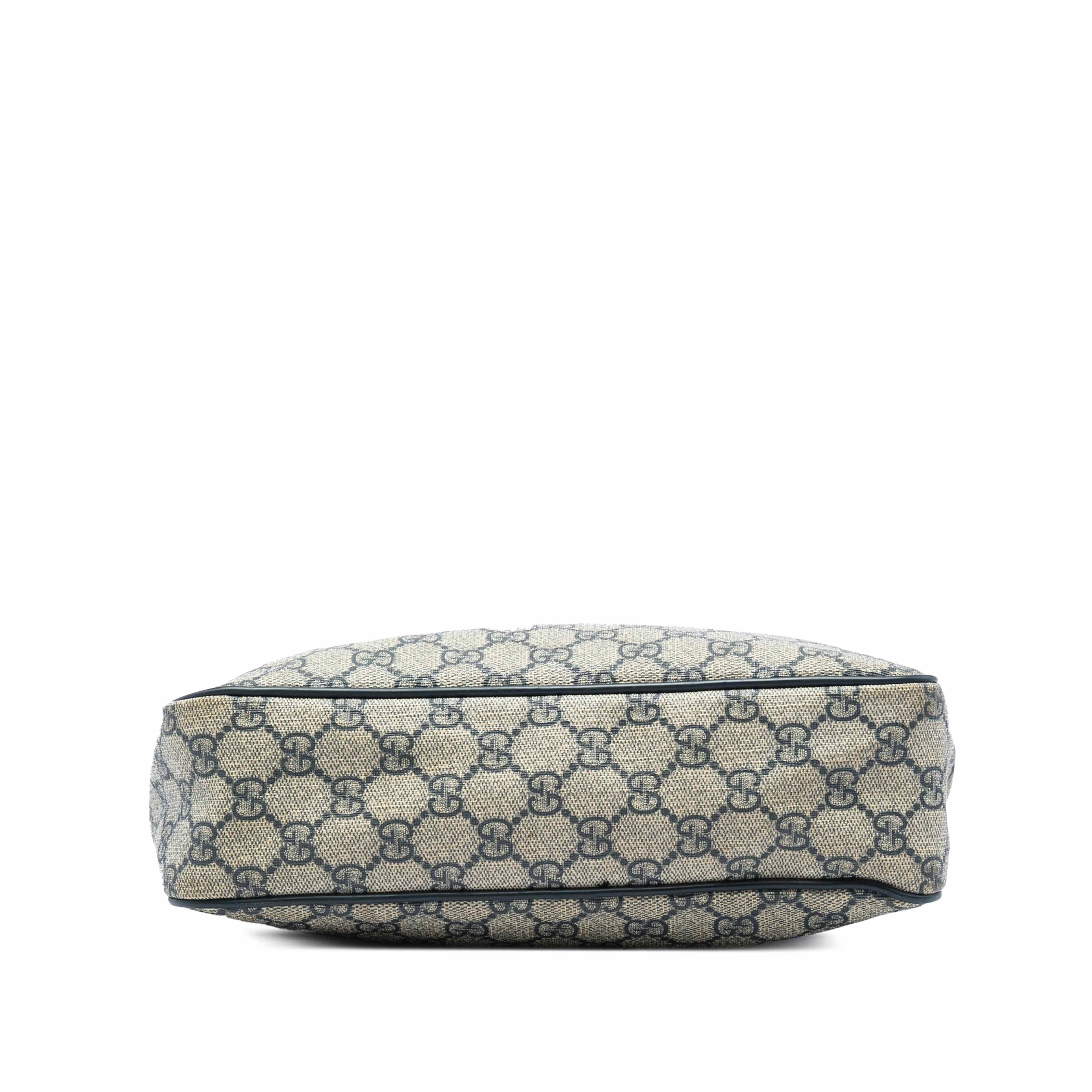 Gucci Gg Supreme Crossbody, från Luxclusif, i färgen beige. Klicka för att öppna bilden i stort format