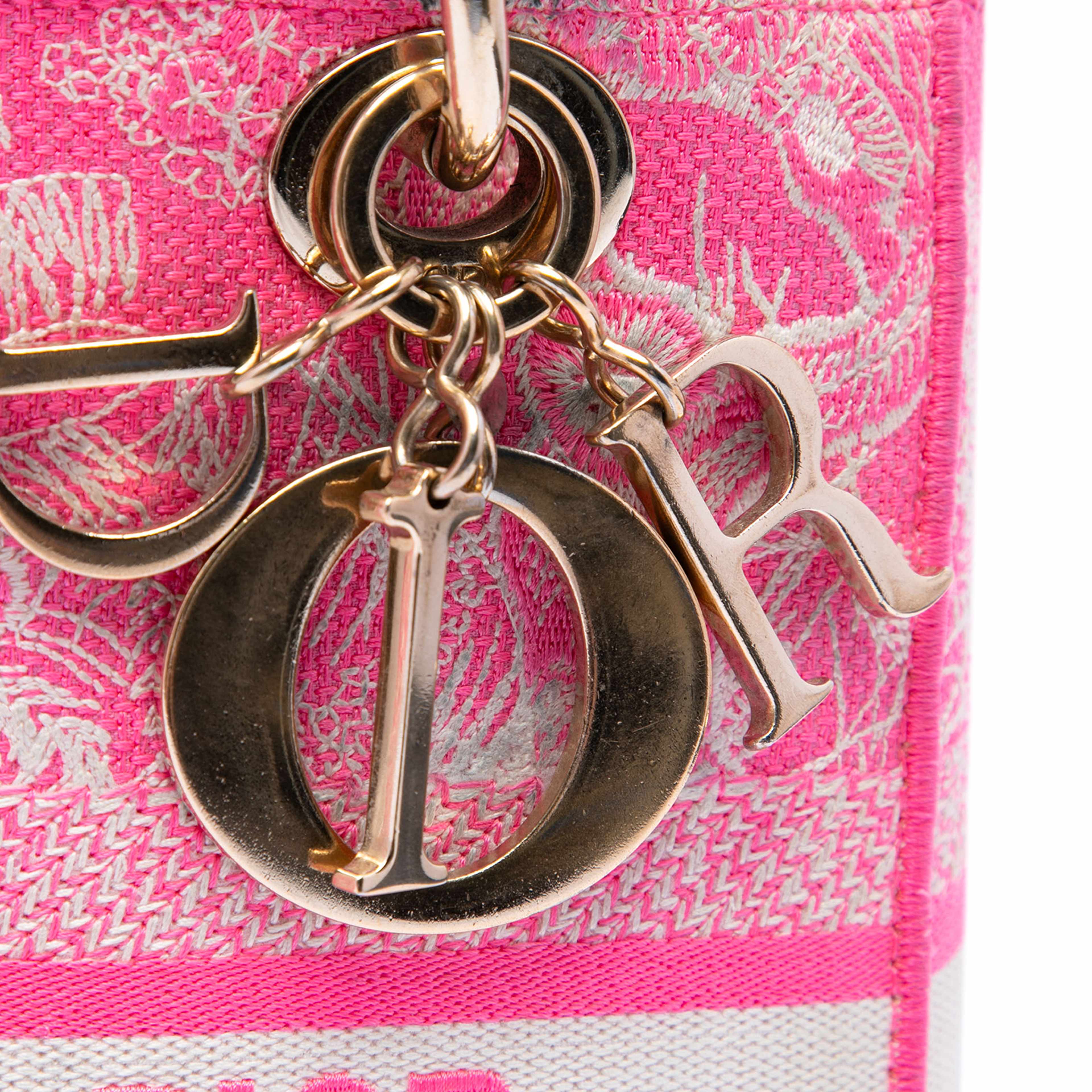 Dior Mini Embroidered Jute Canvas Union Saddle Bag, från Luxclusif, i färgen rosa. Klicka för att öppna bilden i stort format