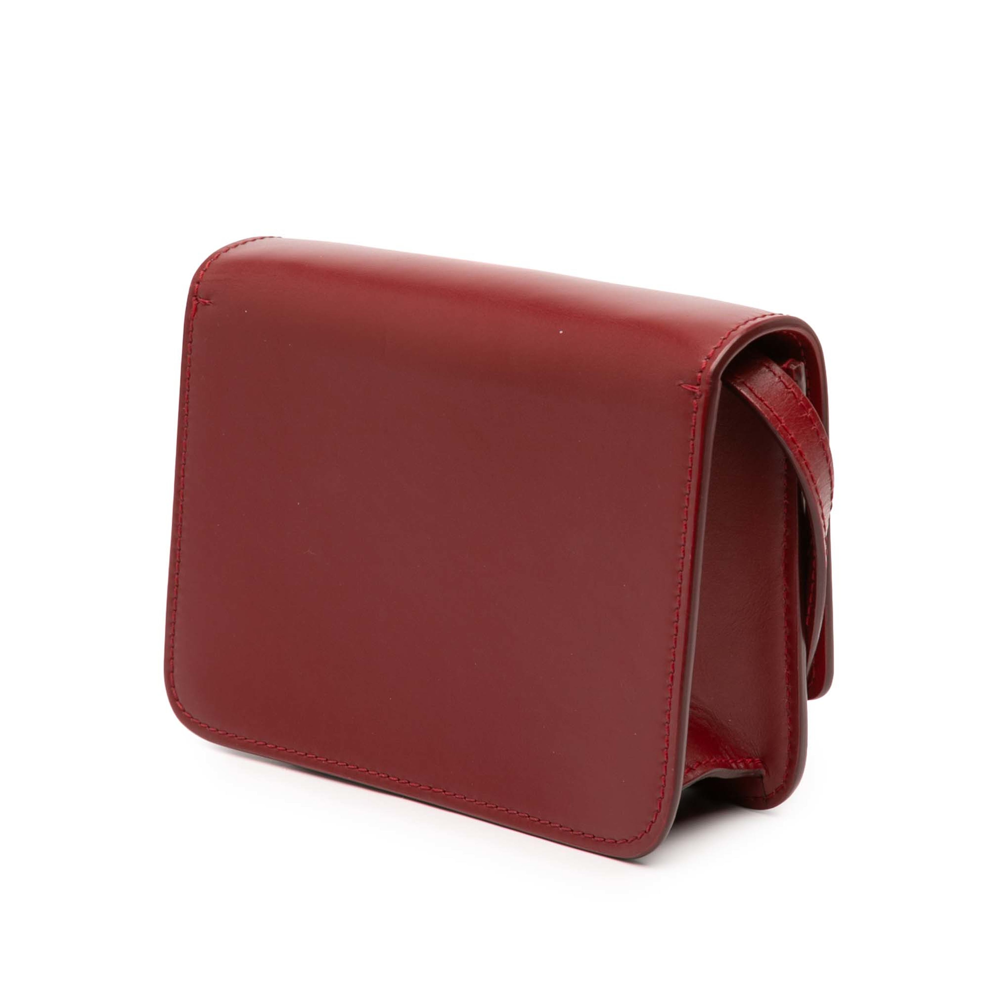 Burberry Mini Leather Tb Crossbody, från Luxclusif, i färgen red. Klicka för att öppna bilden i stort format