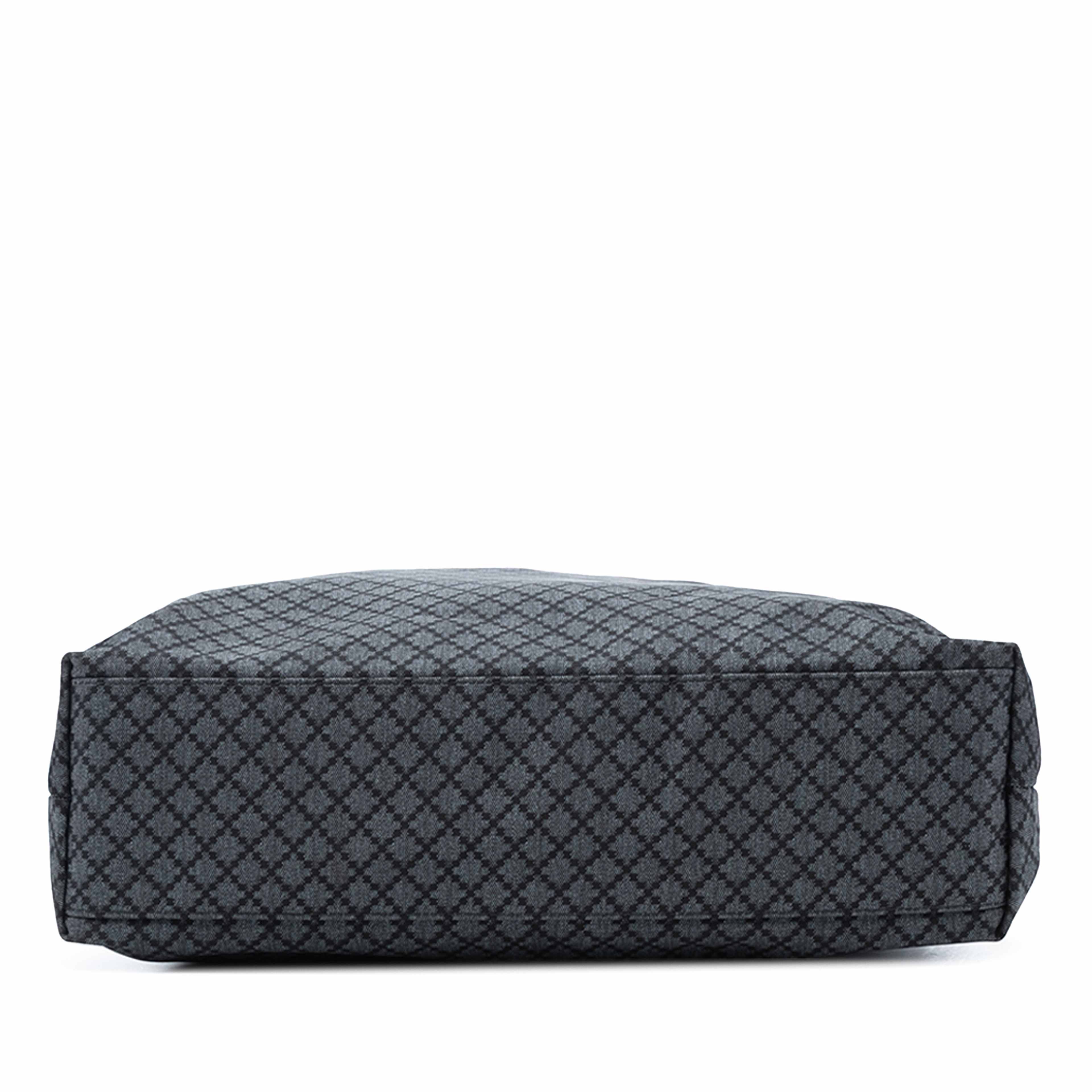 Gucci Diamante Nylon Web Tote, från Luxclusif, i färgen black. Klicka för att öppna bilden i stort format