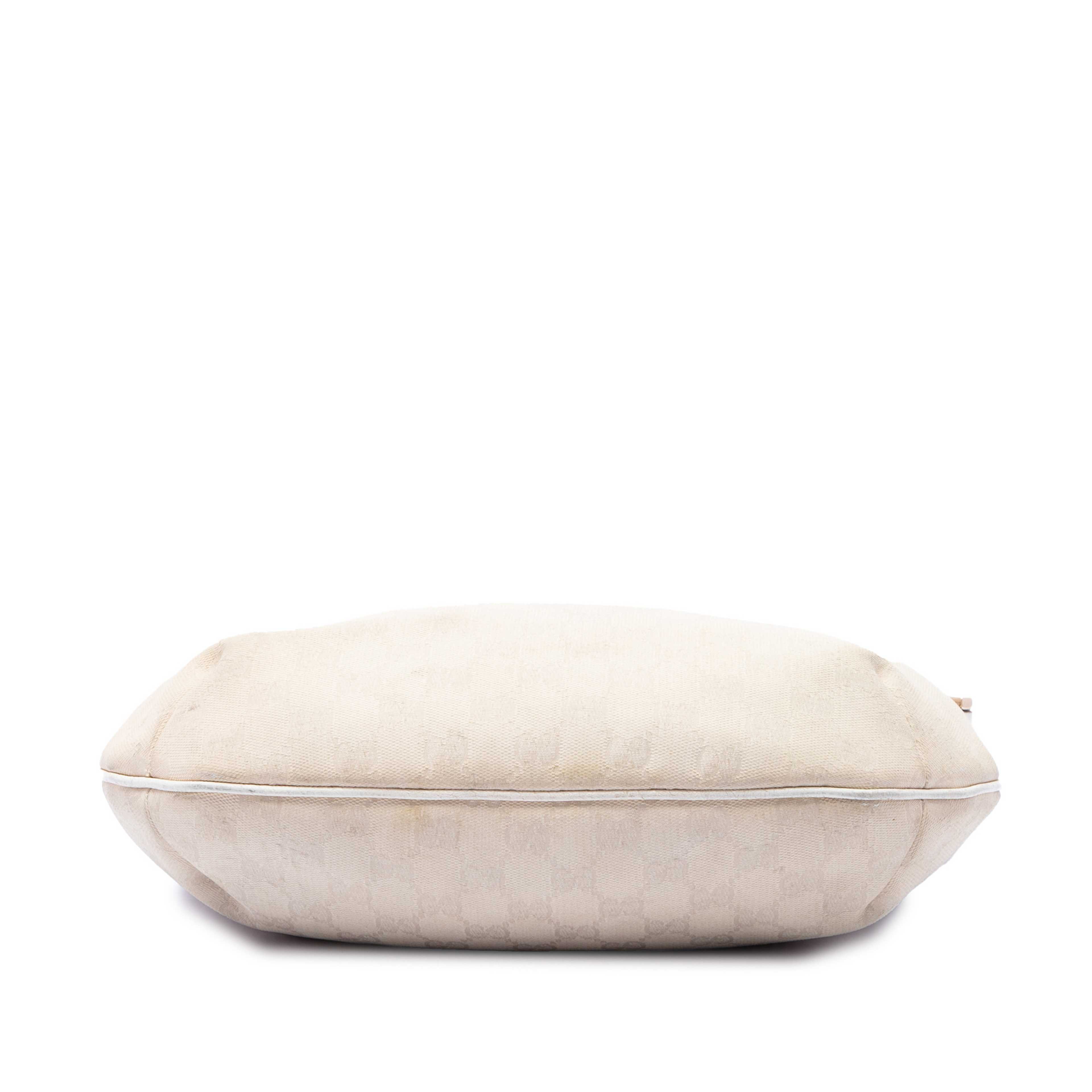 Gucci Gg Canvas Web Crossbody, från Luxclusif, i färgen vit. Klicka för att öppna bilden i stort format