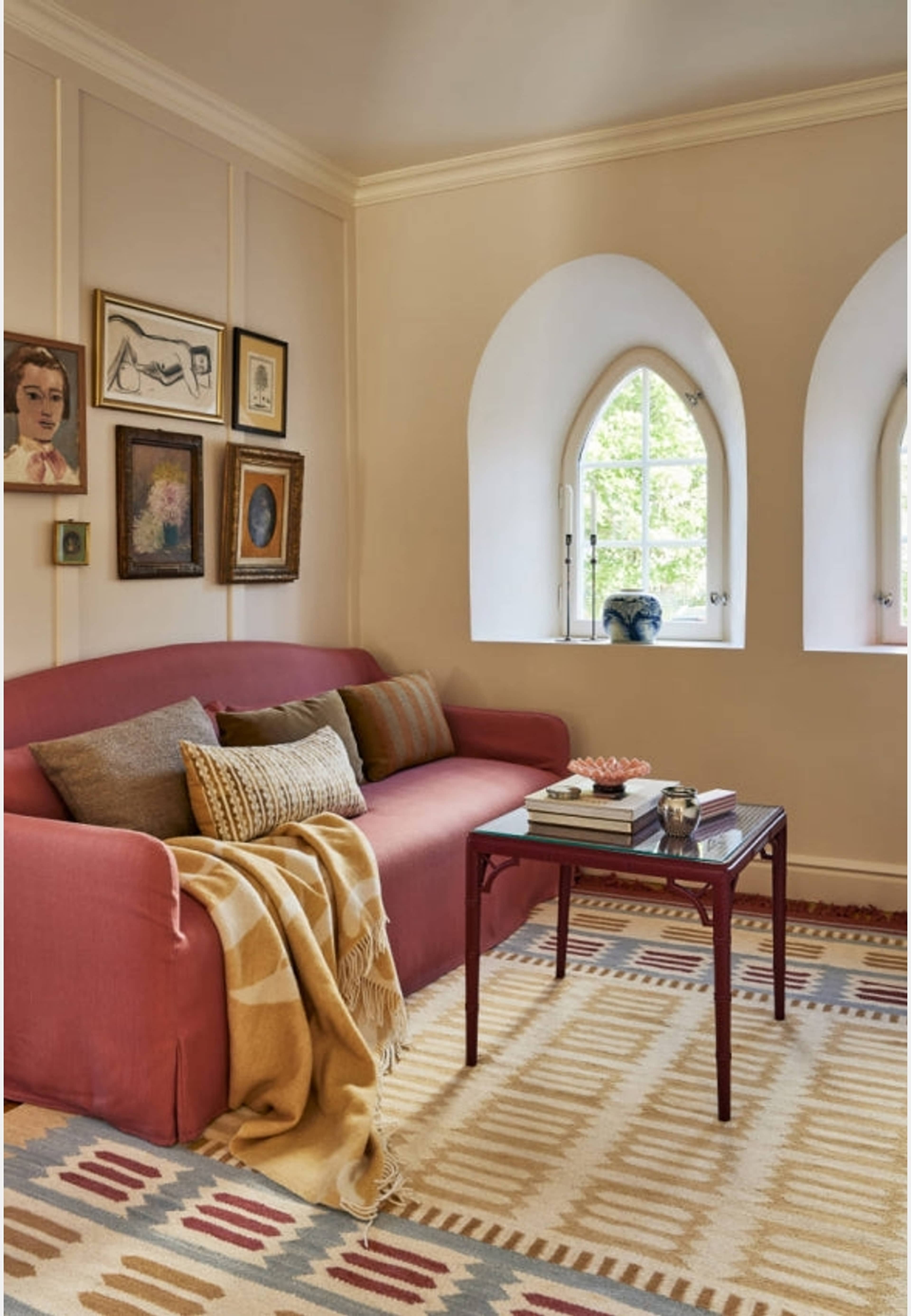 Röllakan Ullmatta 280x270 cm, från Layered, i färgen gulröd. Klicka för att öppna bilden i stort format