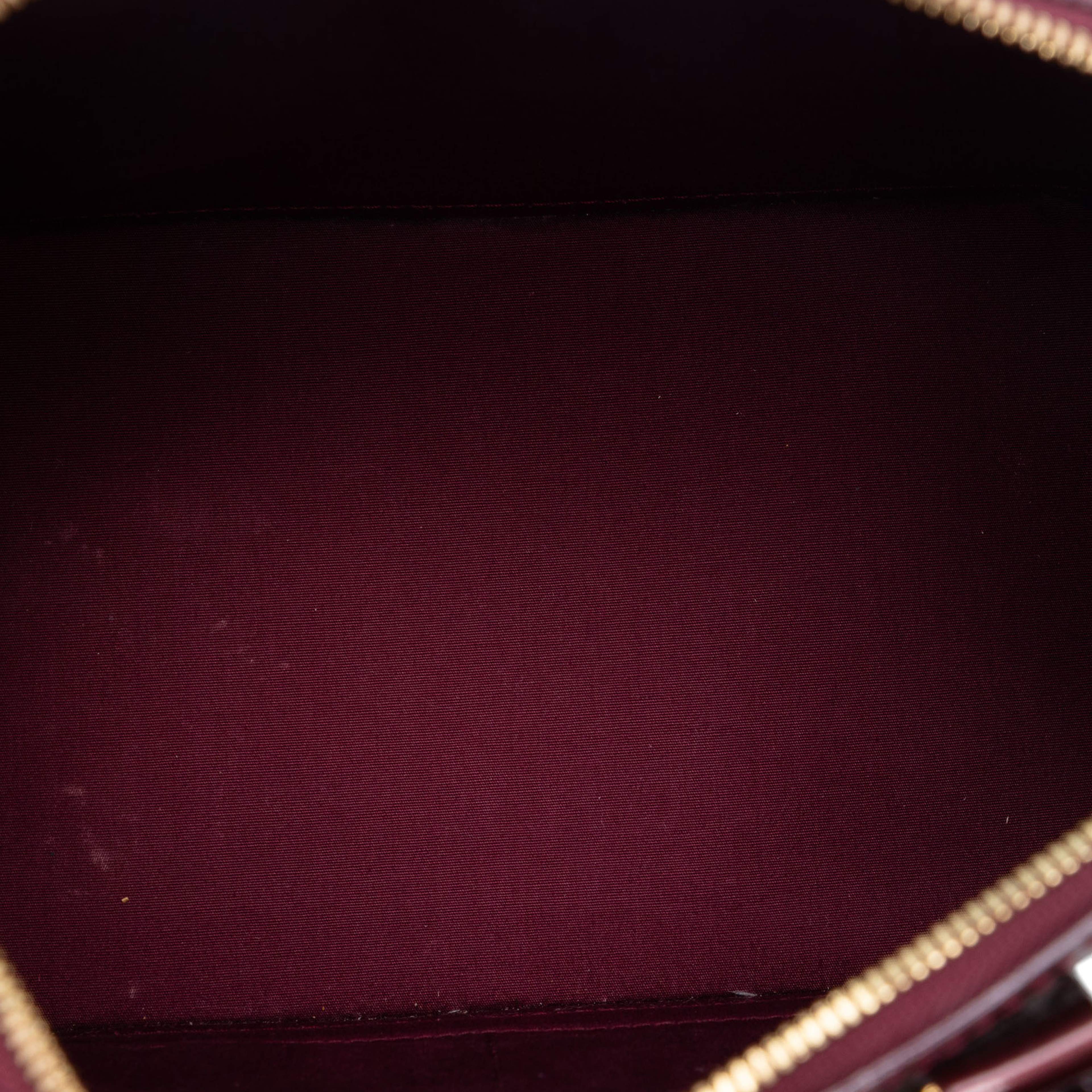 Louis Vuitton Monogram Vernis Alma Pm, från Luxclusif, i färgen burgundy. Klicka för att öppna bilden i stort format