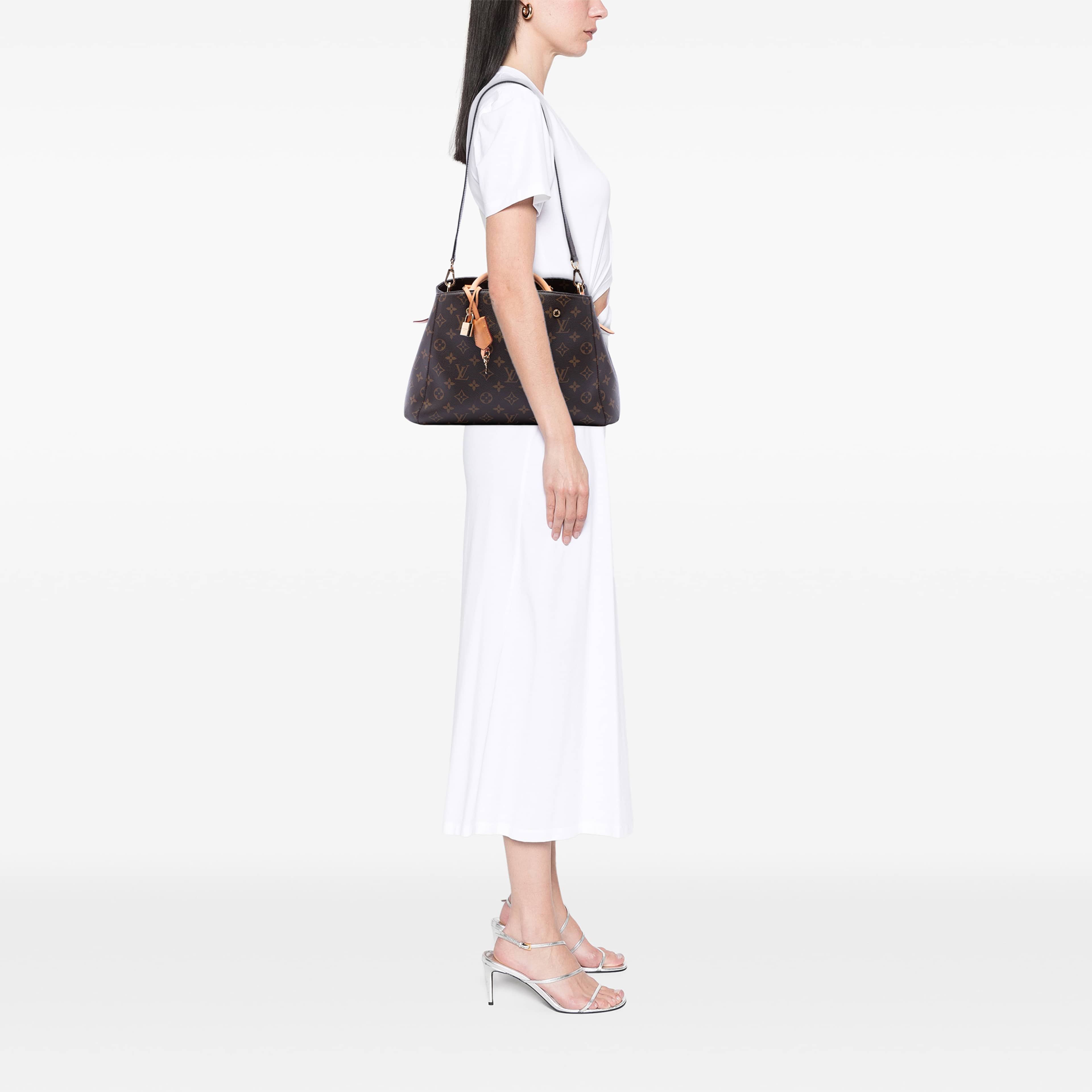 Louis Vuitton Monogram Montaigne Mm, från Luxclusif, i färgen brun. Klicka för att öppna bilden i stort format