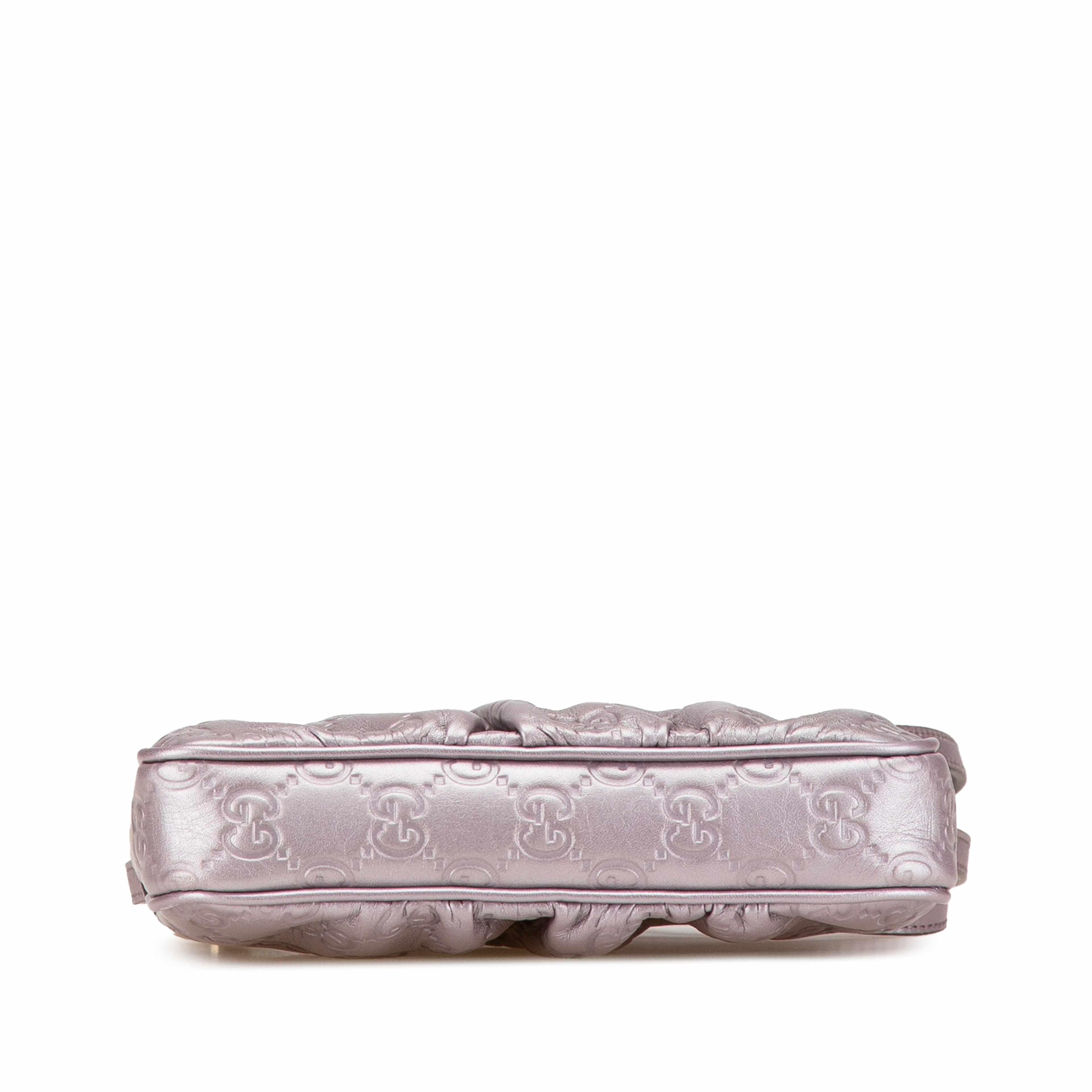 Gucci Small Metallic Guccissima Lovely Crossbody, från Luxclusif, i färgen light purple. Klicka för att öppna bilden i stort format