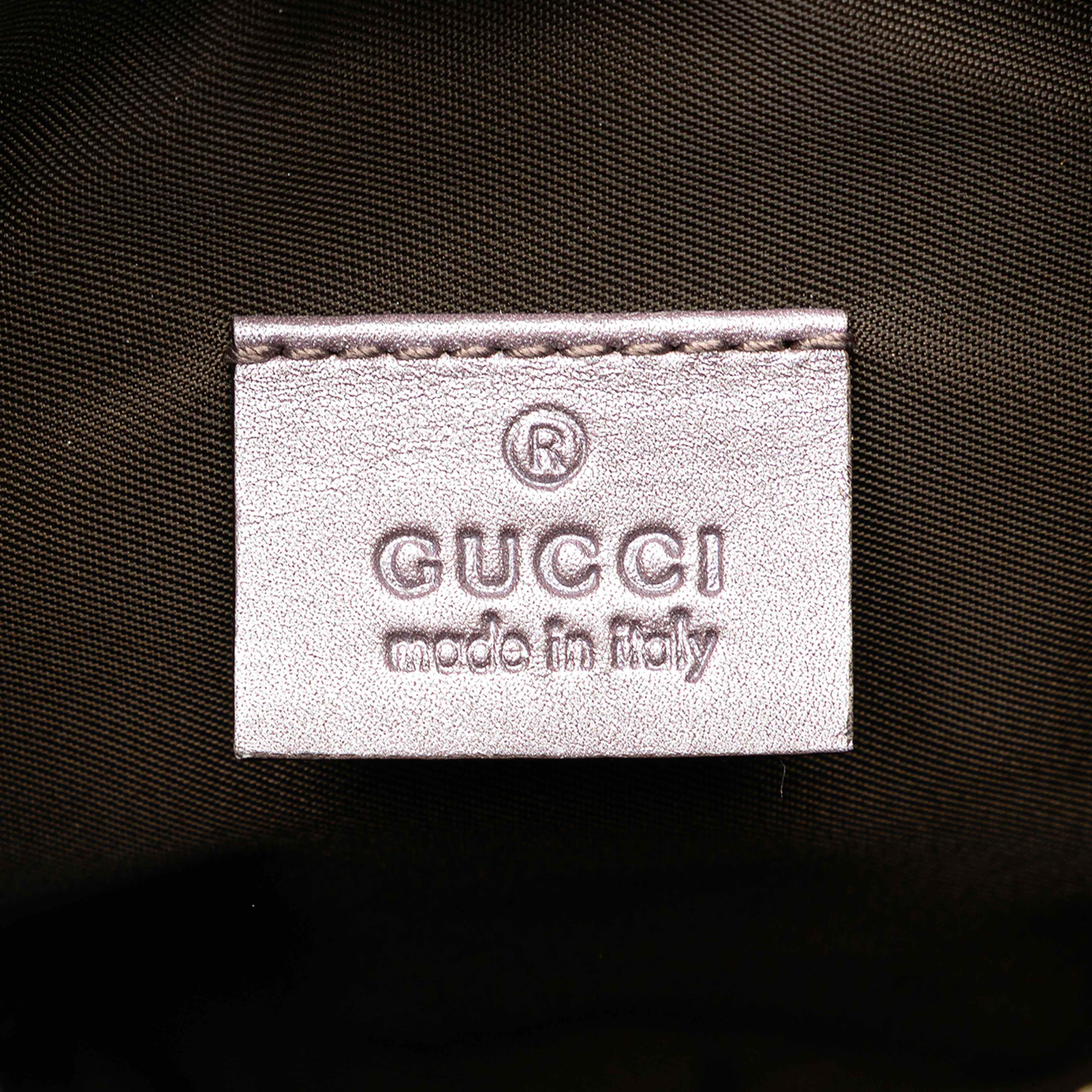 Gucci Small Metallic Guccissima Lovely Crossbody, från Luxclusif, i färgen light purple. Klicka för att öppna bilden i stort format