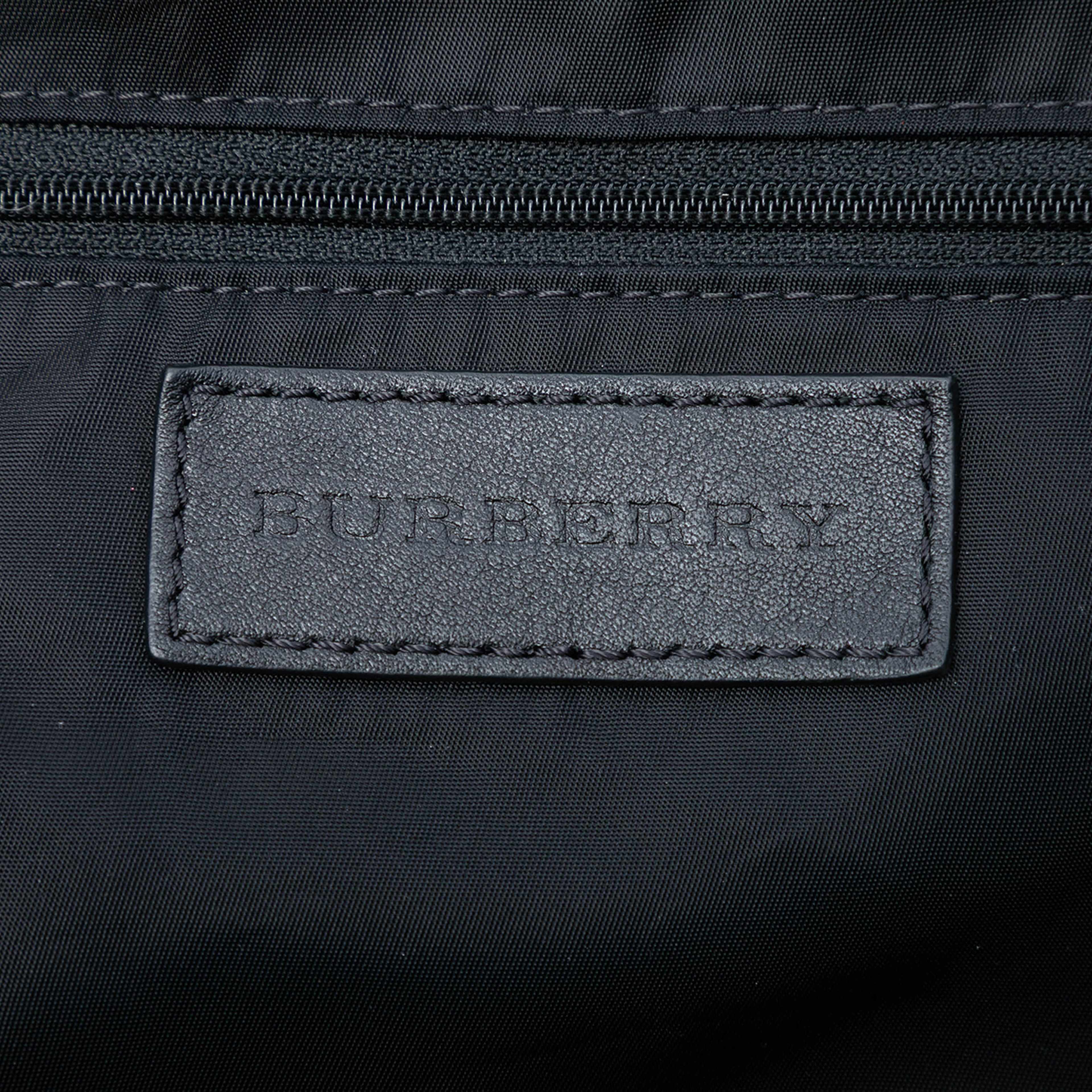 Burberry Supernova Check Nylon Buckleigh Tote, från Luxclusif, i färgen blue. Klicka för att öppna bilden i stort format