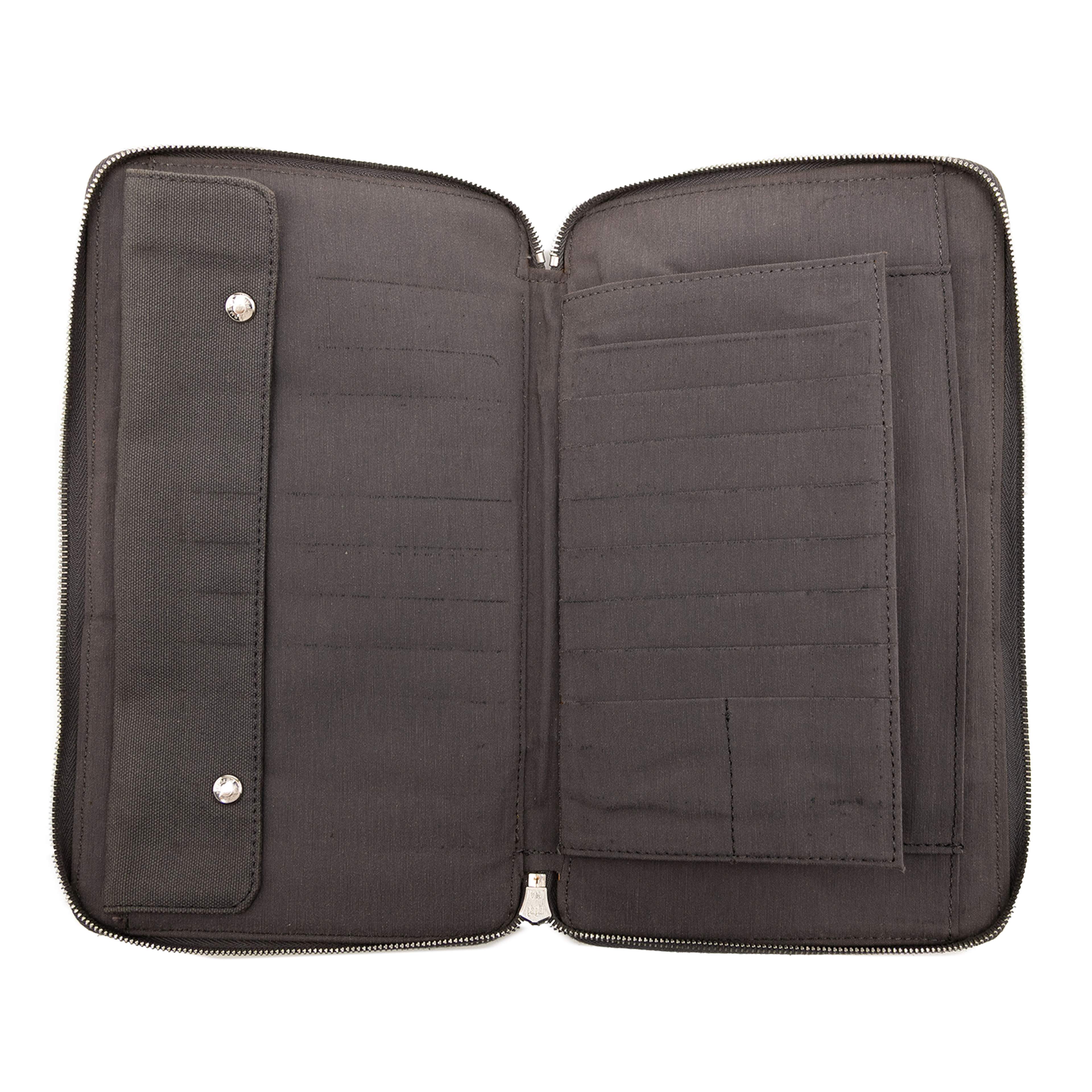 Hermès Canvas Fourre Tout Zippy Organizer Wallet, från Luxclusif, i färgen gray. Klicka för att öppna bilden i stort format