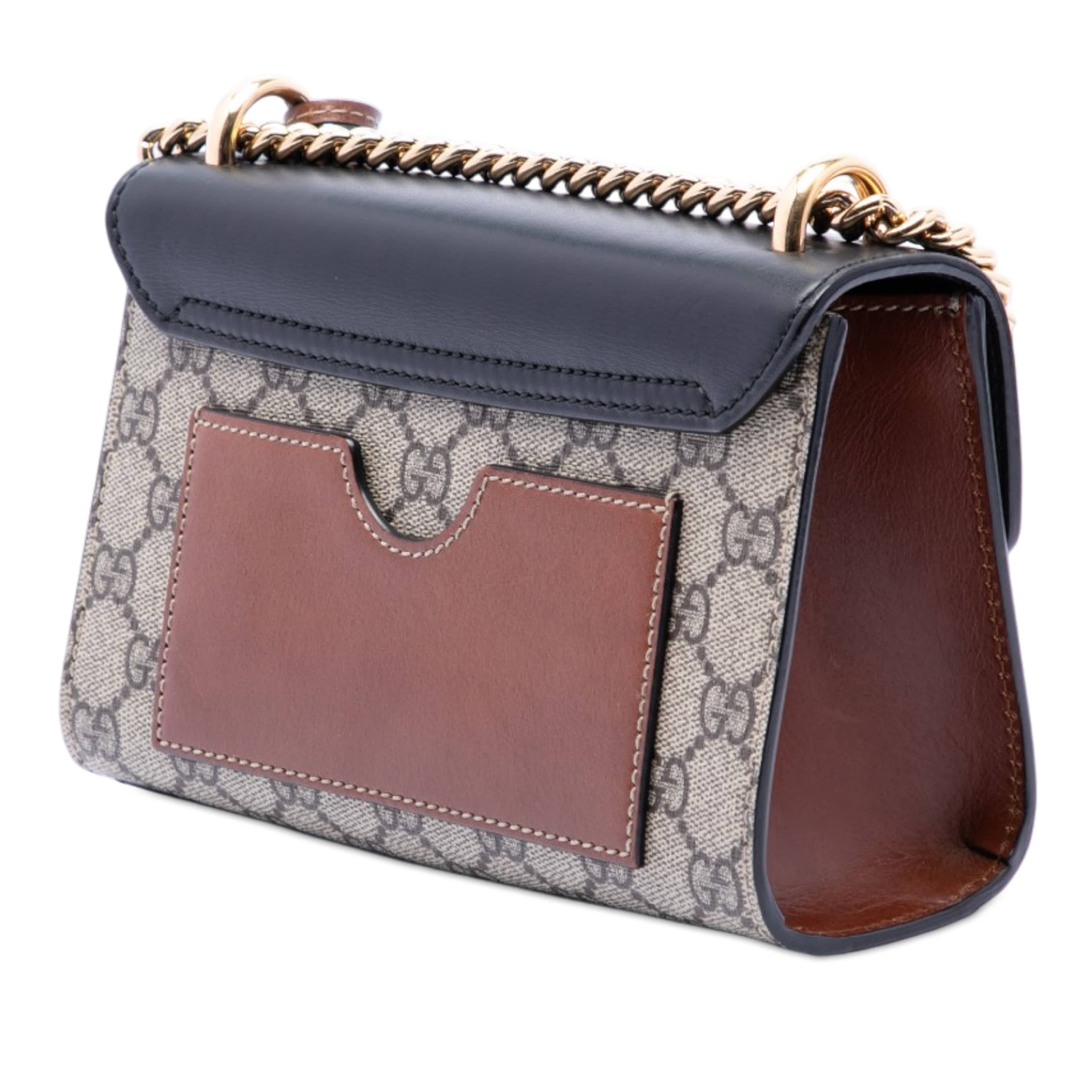 Gucci Small Gg Supreme Padlock Crossbody, från Luxclusif, i färgen beige. Klicka för att öppna bilden i stort format