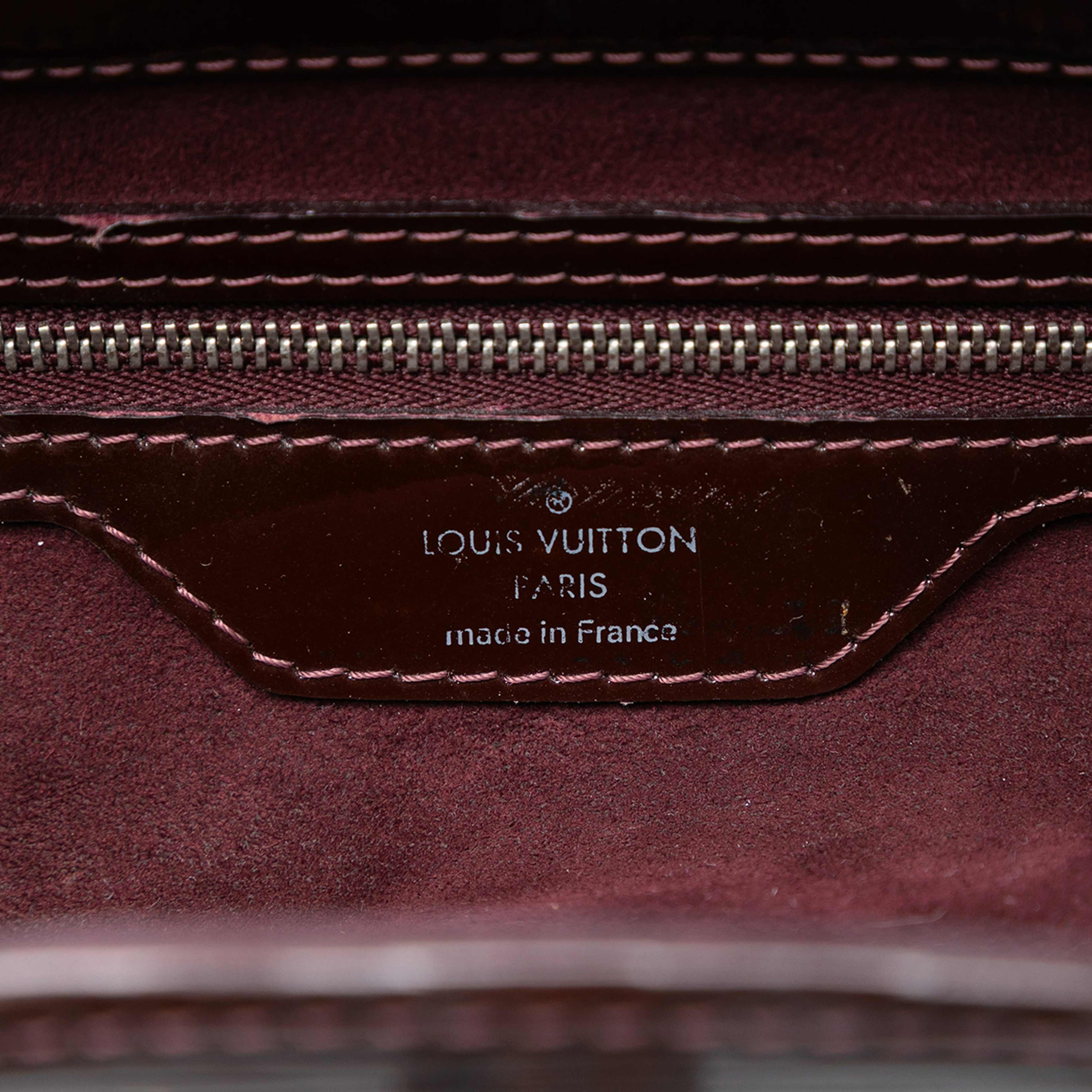 Louis Vuitton Epi Electric Mirabeau Pm, från Luxclusif, i färgen plum. Klicka för att öppna bilden i stort format