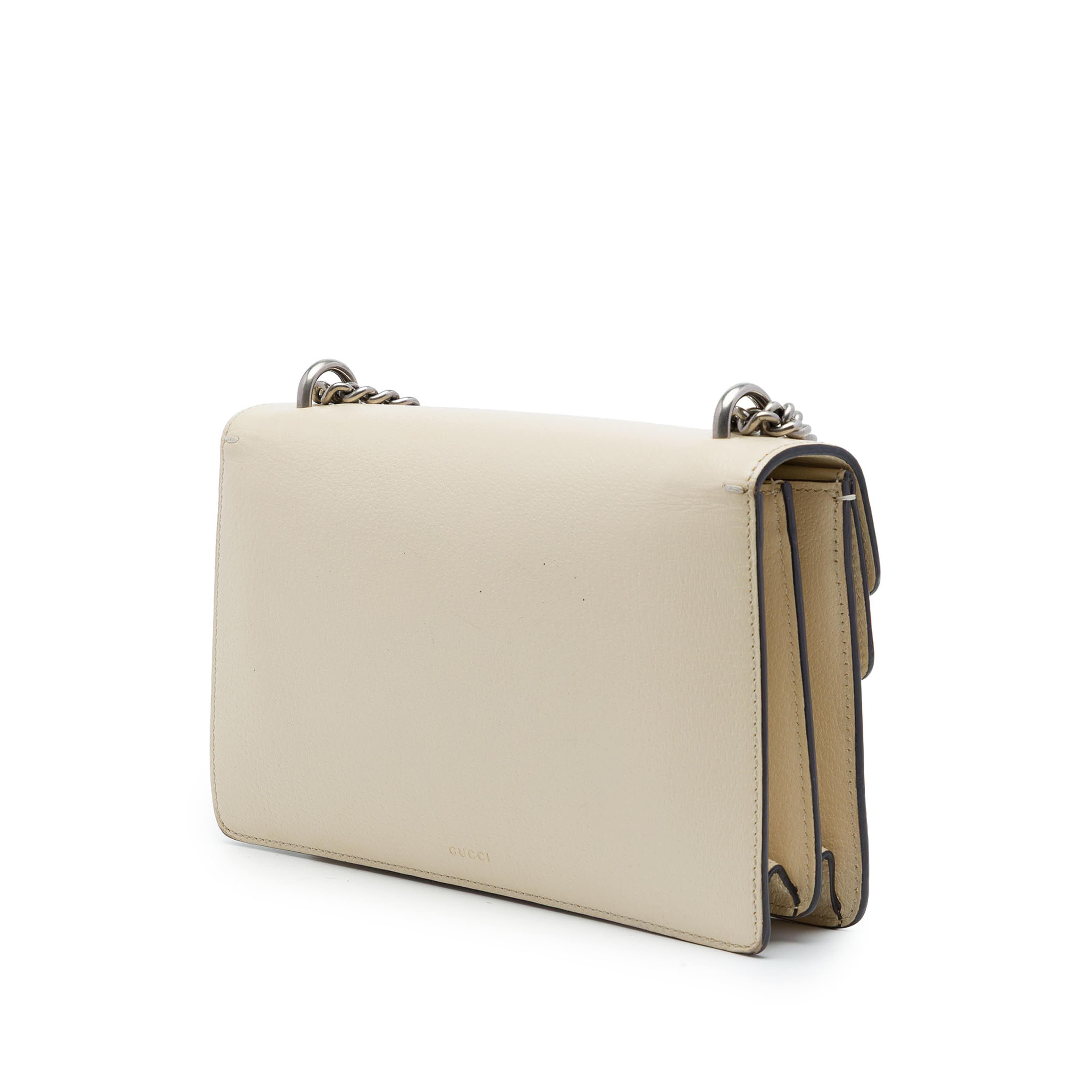 Gucci Medium Calfskin Dionysus Shoulder Bag, från Luxclusif, i färgen brun. Klicka för att öppna bilden i stort format