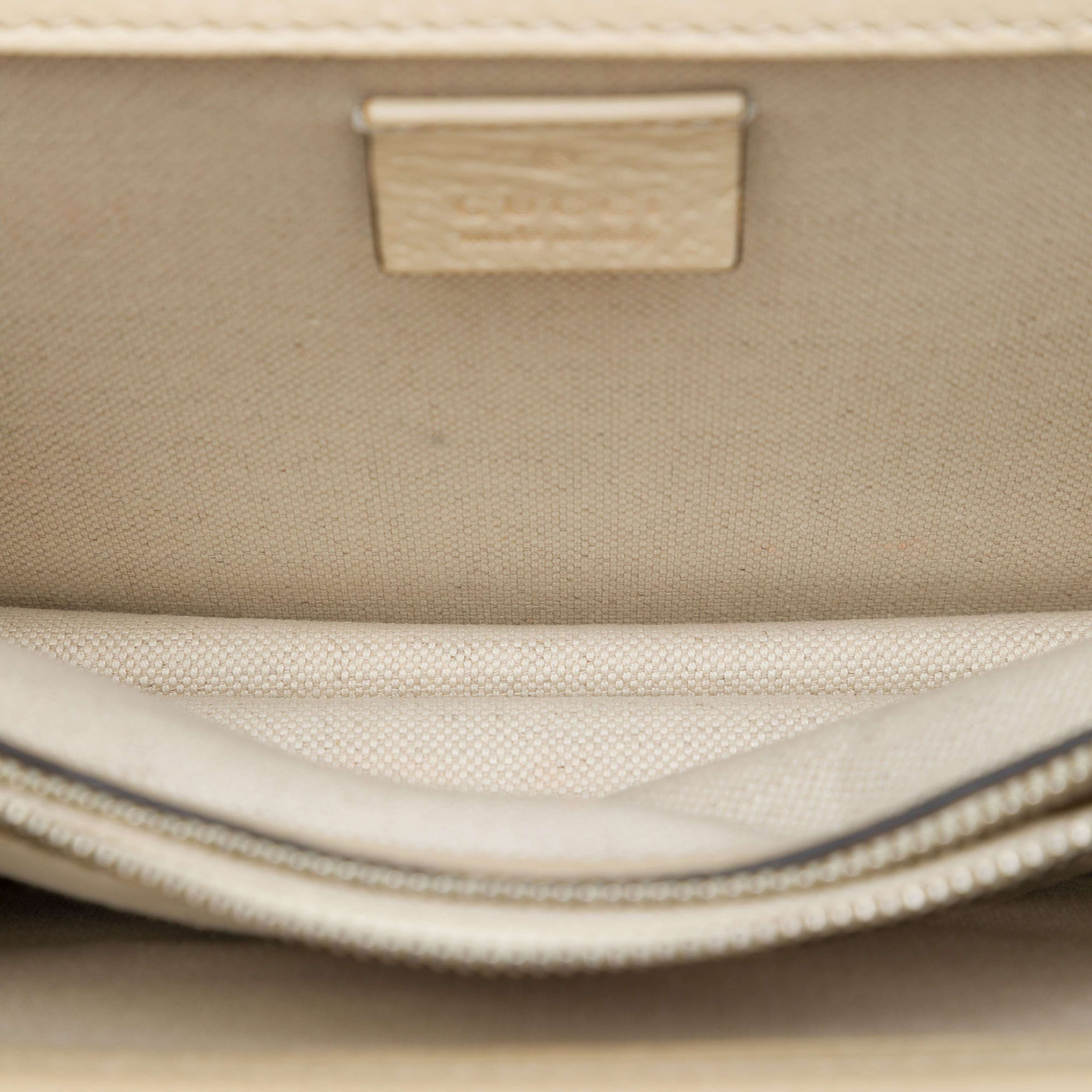 Gucci Medium Calfskin Dionysus Shoulder Bag, från Luxclusif, i färgen brun. Klicka för att öppna bilden i stort format