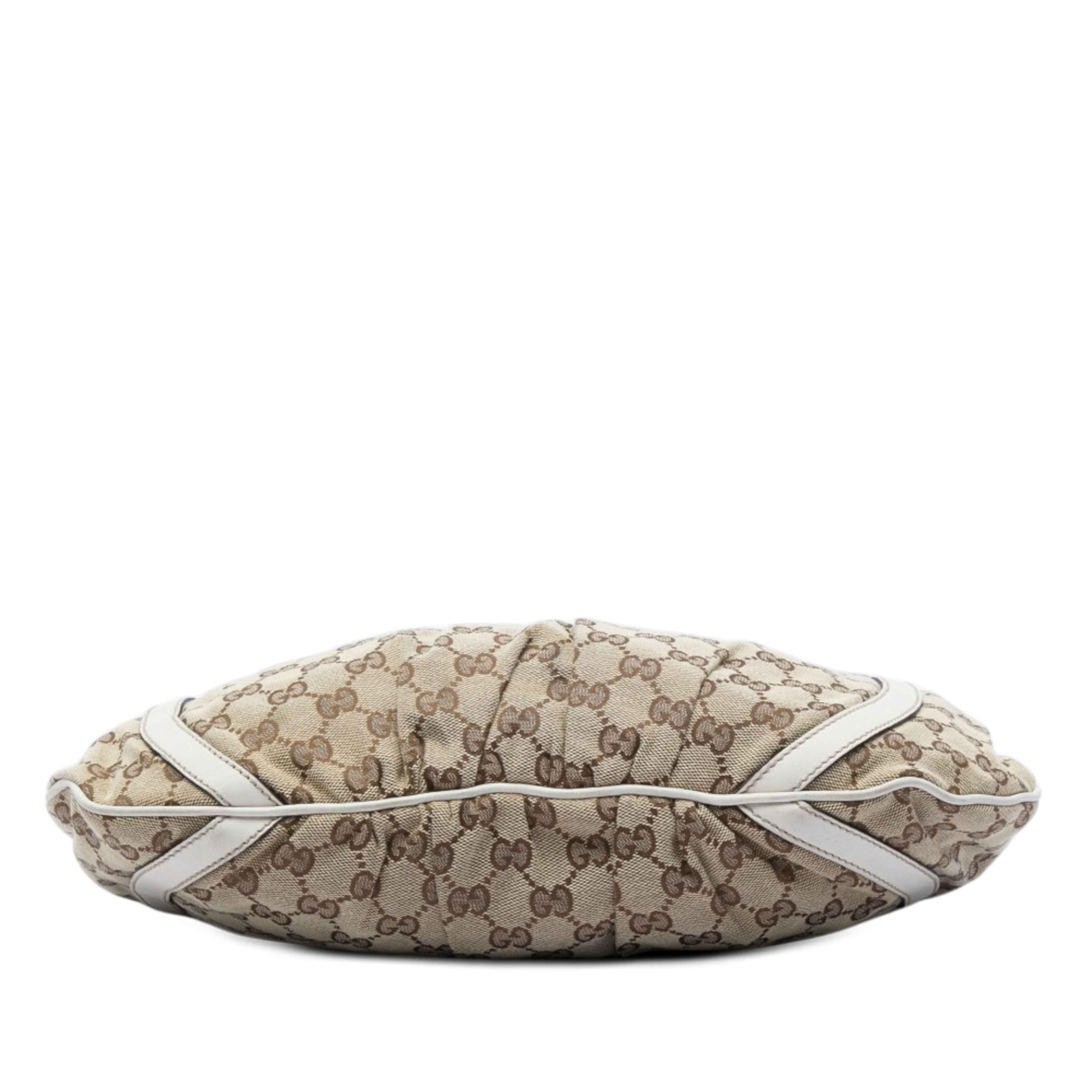 Gucci Gg Canvas Abbey D Ring Crossbody, från Luxclusif, i färgen beige. Klicka för att öppna bilden i stort format