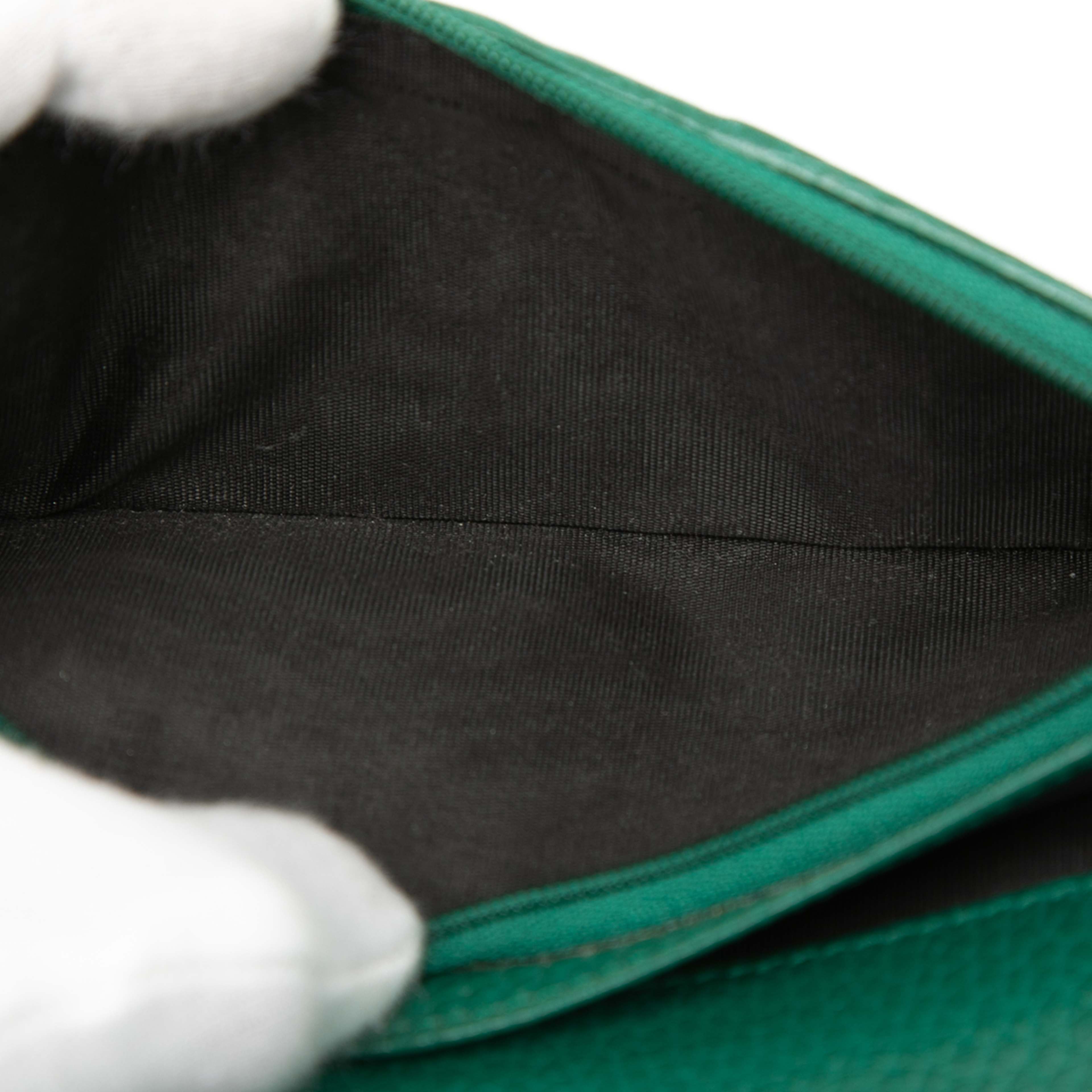 Gucci Calfskin Interlocking G Bifold Long Wallet, från Luxclusif, i färgen black. Klicka för att öppna bilden i stort format