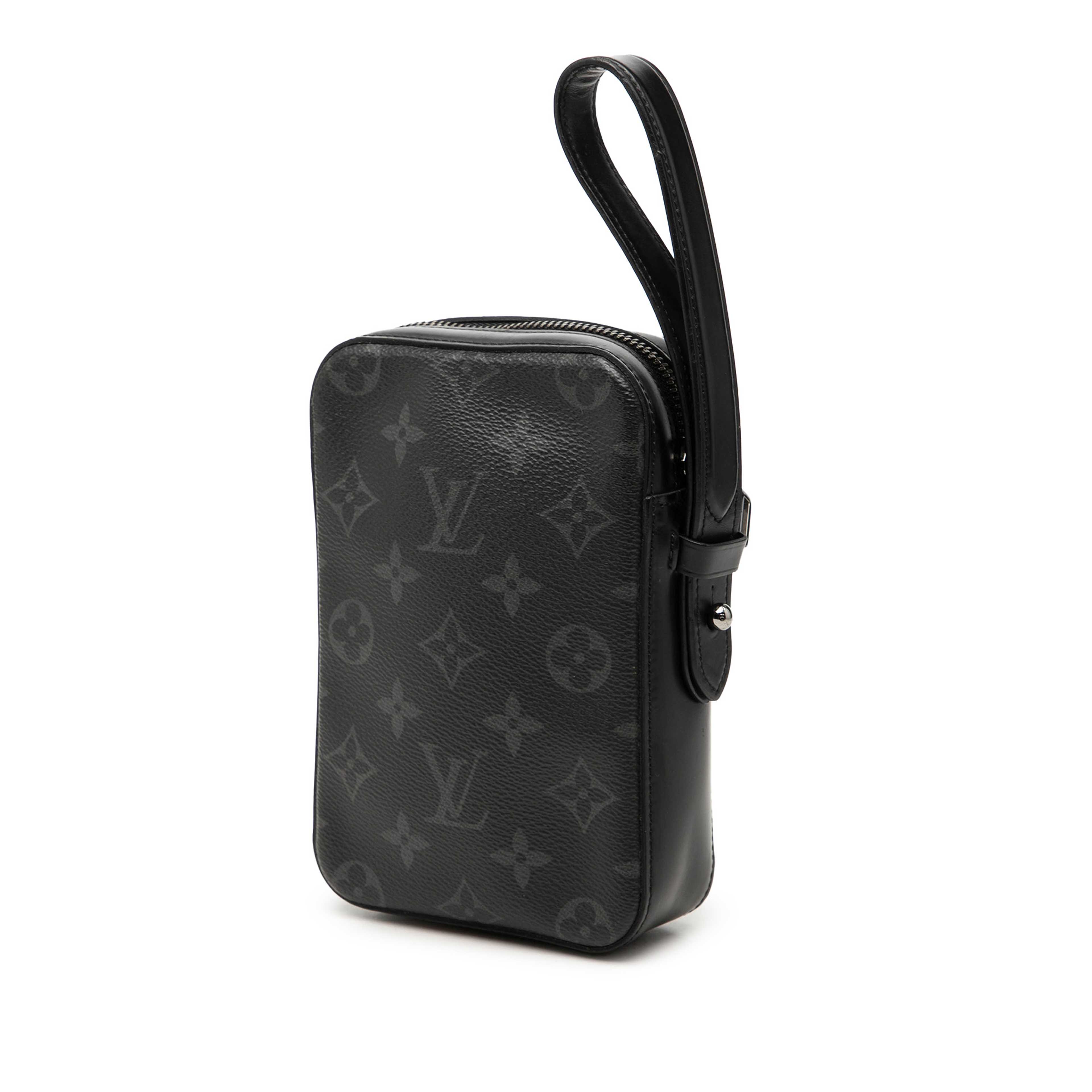 Louis Vuitton Monogram Eclipse Box Clutch, från Luxclusif, i färgen black. Klicka för att öppna bilden i stort format