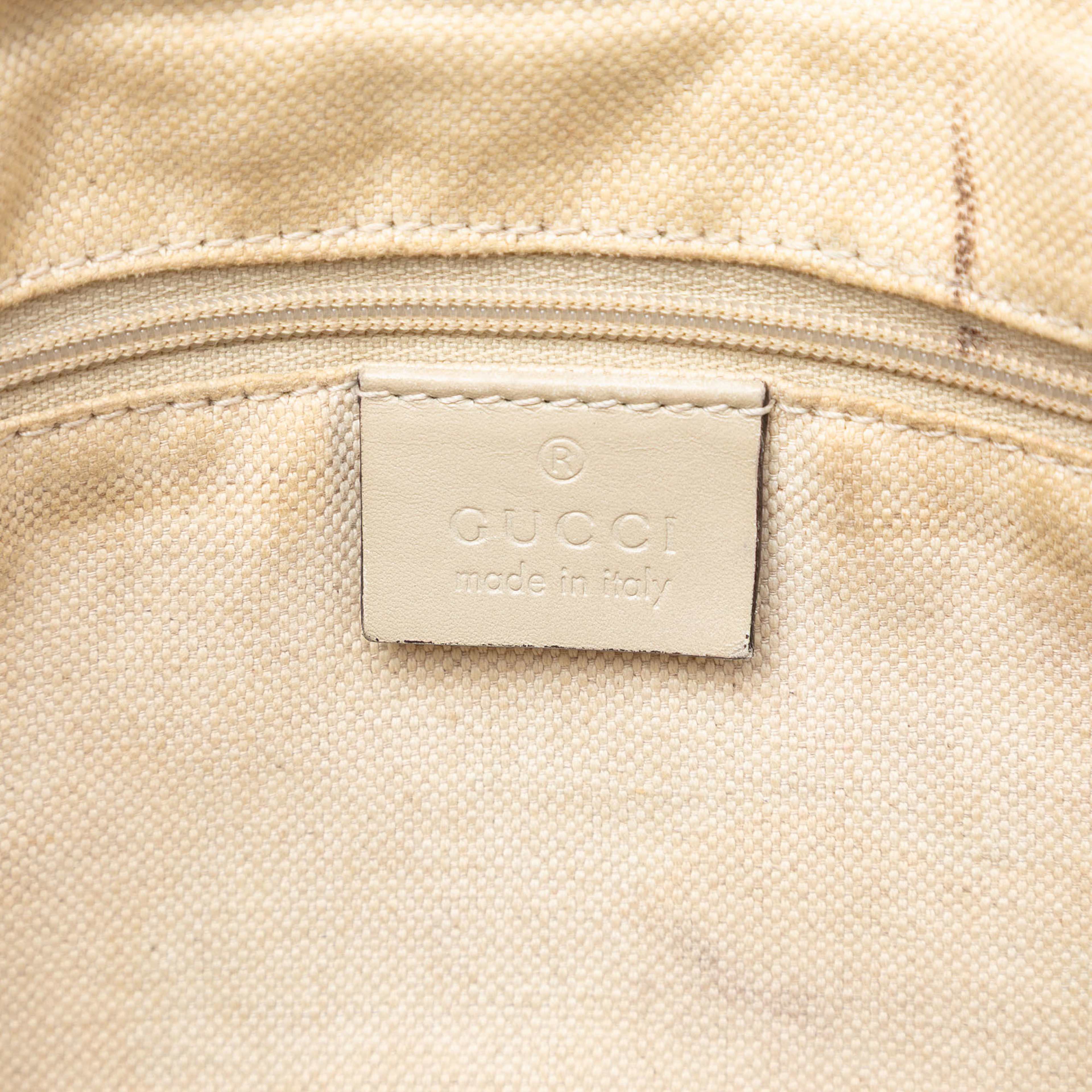 Gucci Gg Canvas Sukey Satchel, från Luxclusif, i färgen beige. Klicka för att öppna bilden i stort format