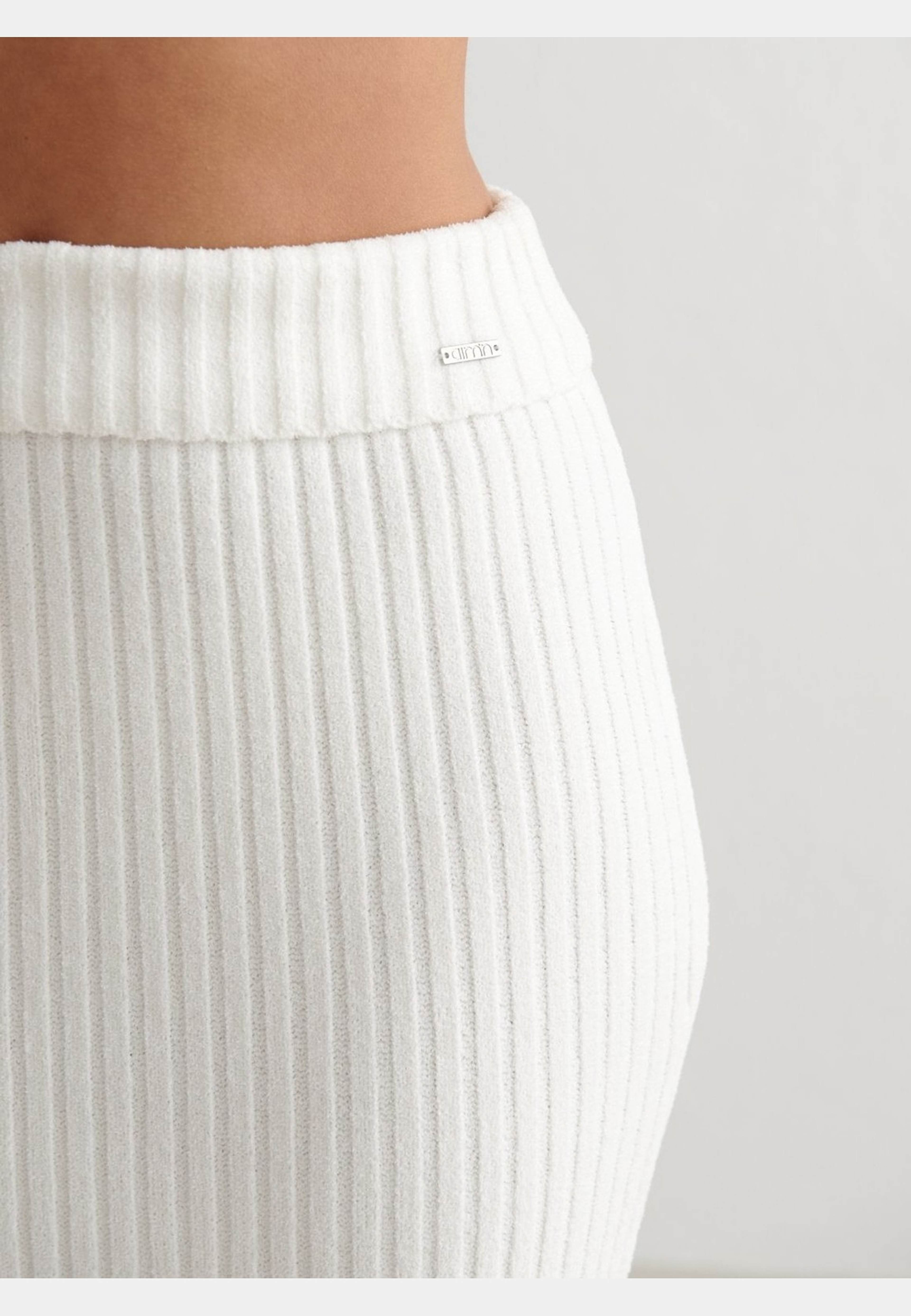 Rib Knit Maxi Skirt, från aim'n, i färgen almond white. Klicka för att öppna bilden i stort format