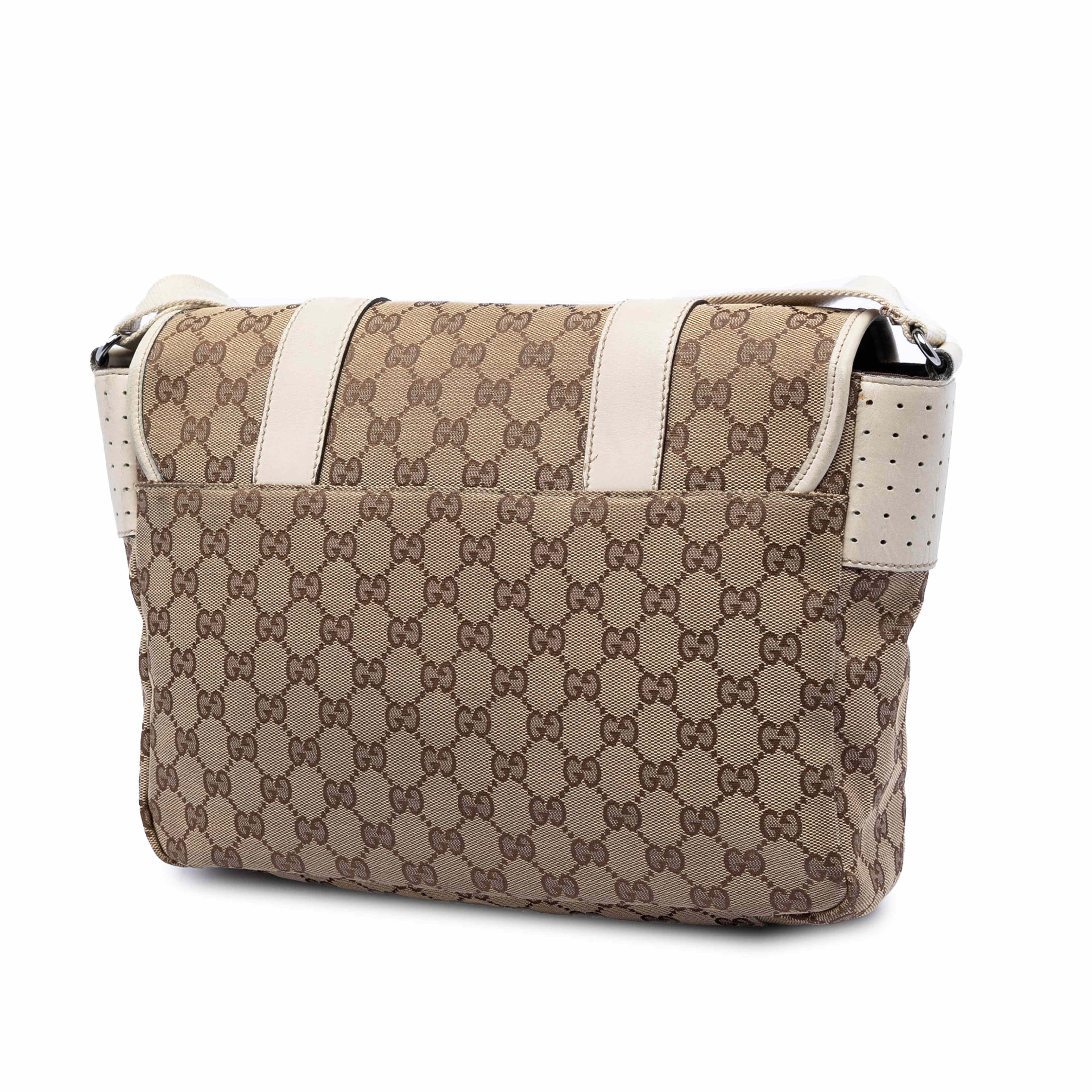 Gucci Gg Canvas Messenger Bag, från Luxclusif, i färgen beige. Klicka för att öppna bilden i stort format
