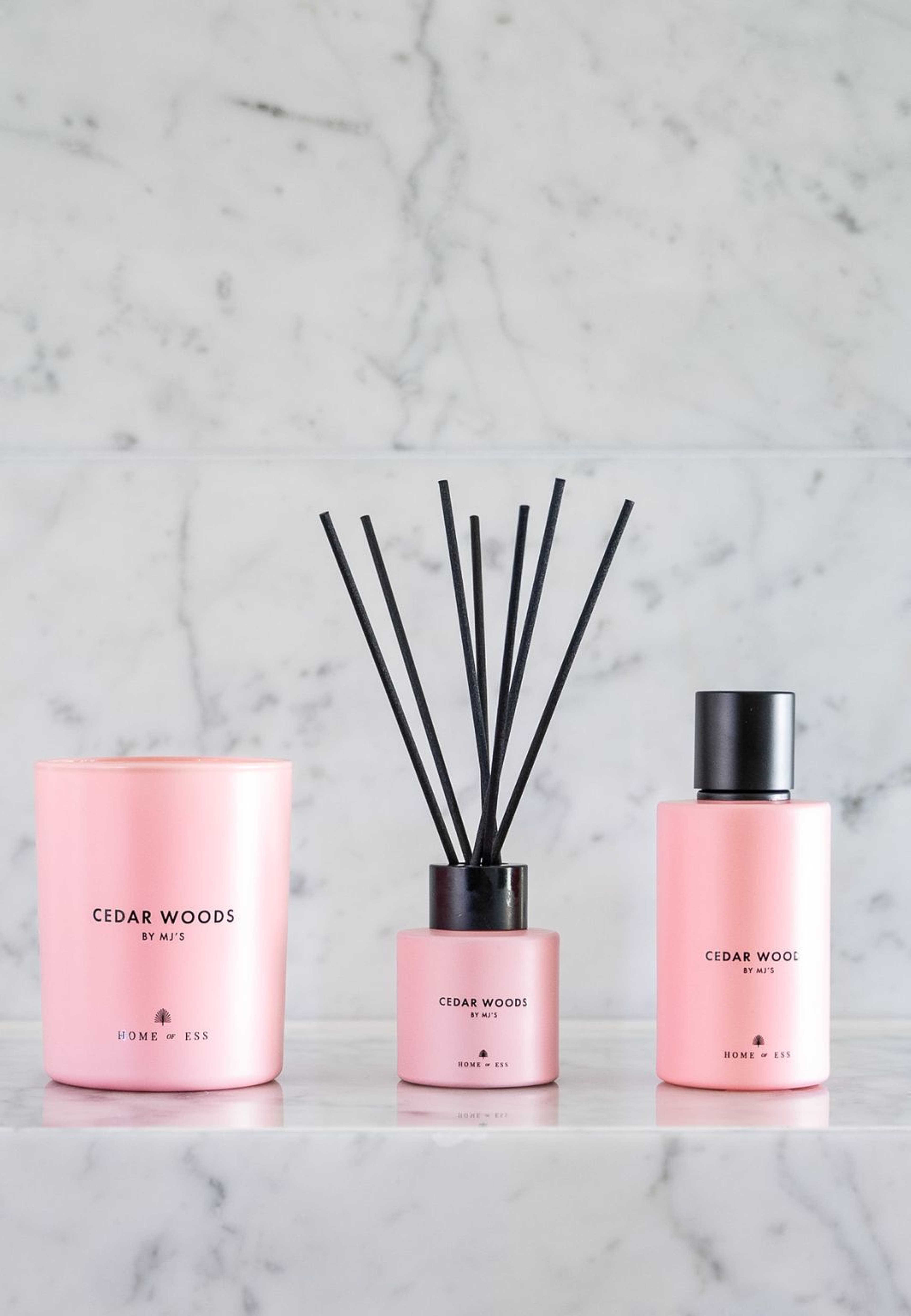 Cedar Woods By Mj’s - Diffuser, från Home of ESS, i färgen pink. Klicka för att öppna bilden i stort format