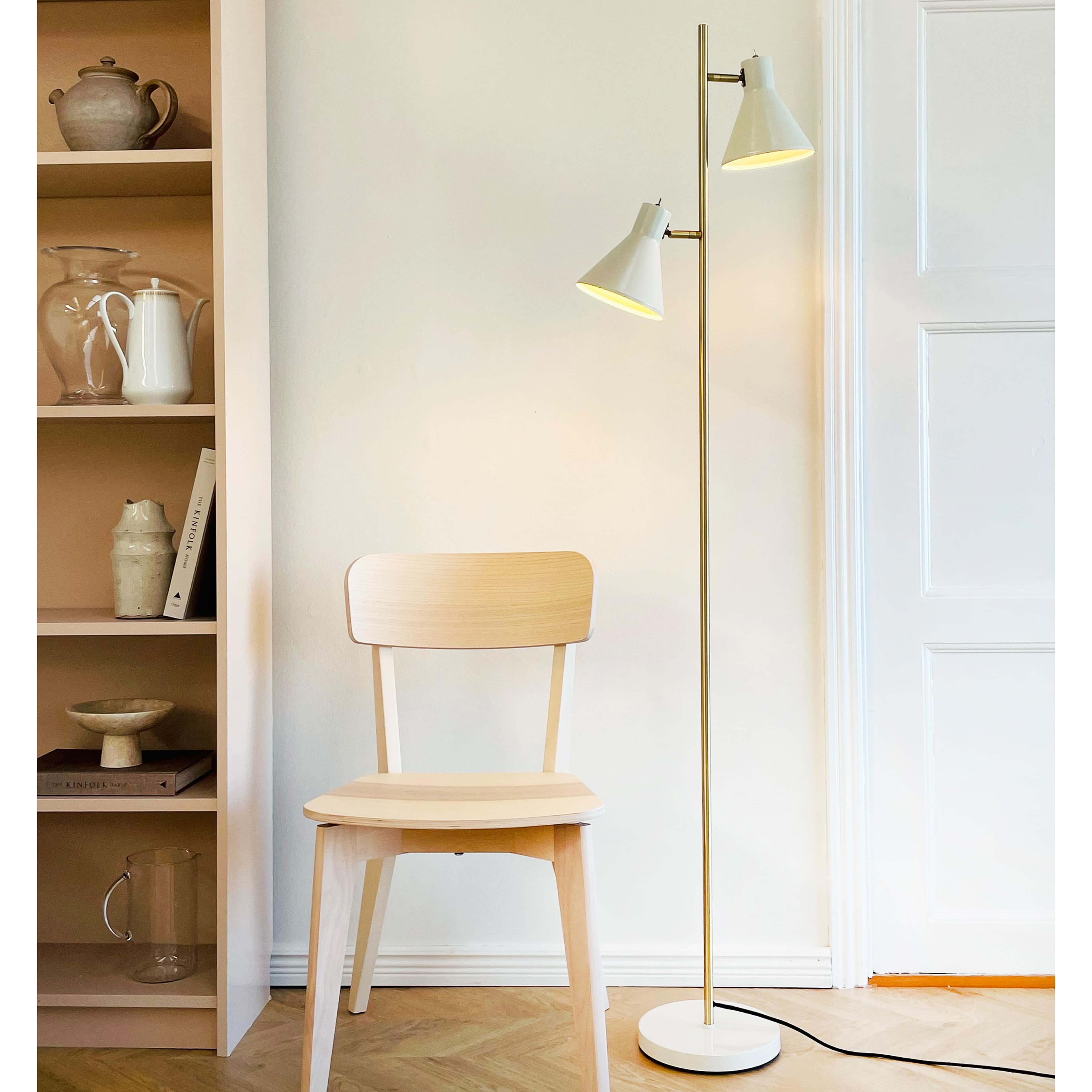 Sleep Floor Lamp, från Dyberg Larsen, i färgen white. Klicka för att öppna bilden i stort format