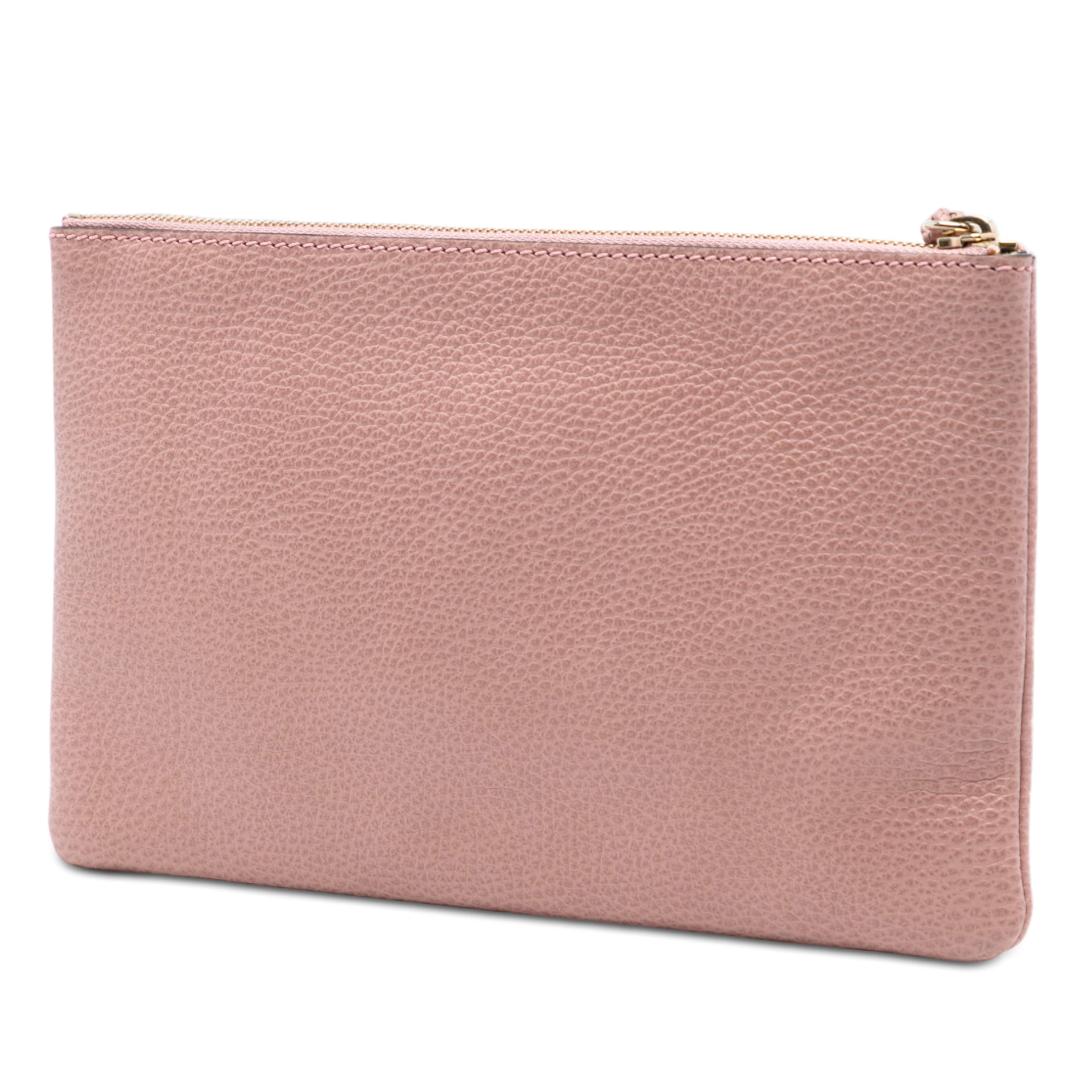 Gucci Calfskin Bamboo Clutch, från Luxclusif, i färgen light pink. Klicka för att öppna bilden i stort format