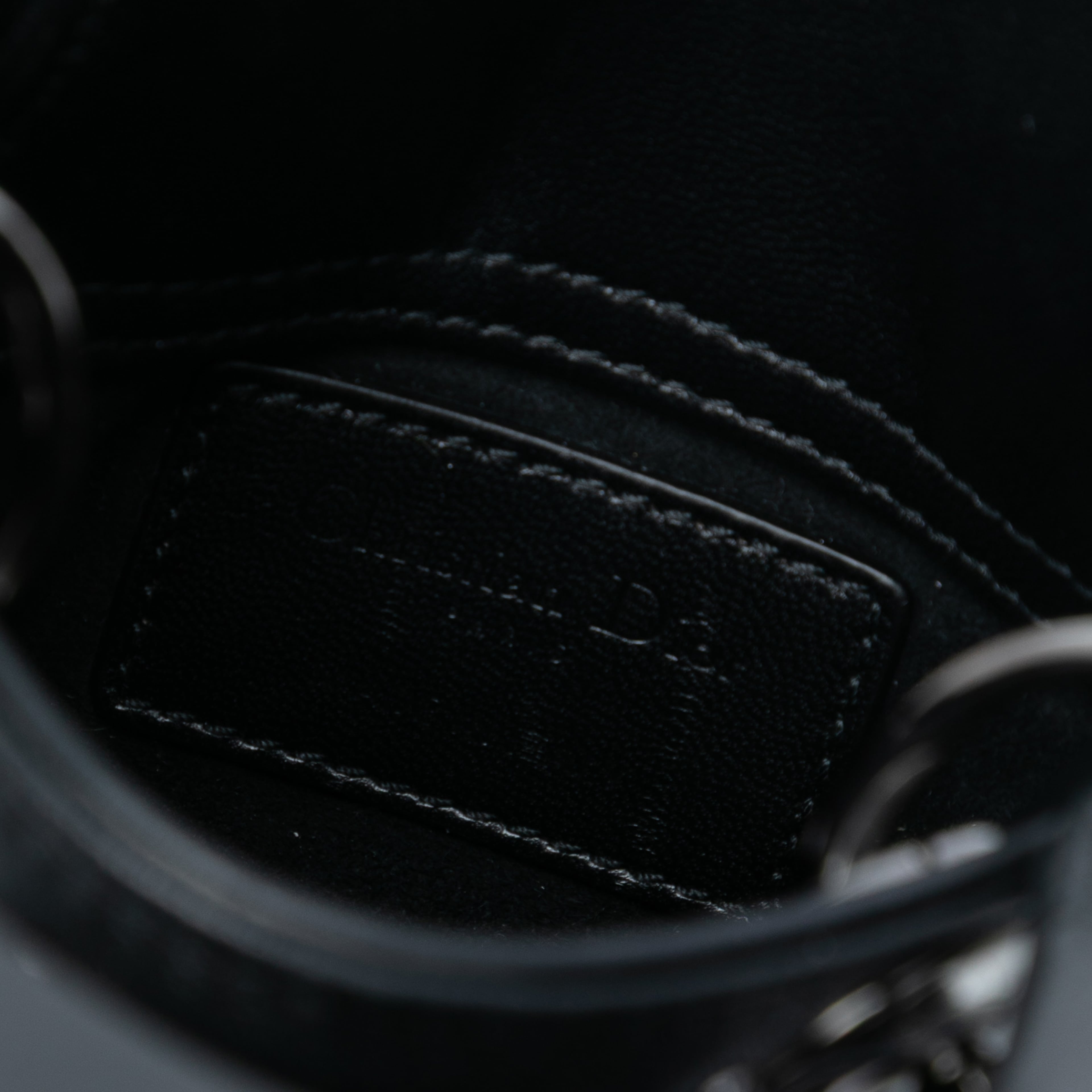 Dior Micro Lambskin Cannage Studded Supple Lady Dior, från Luxclusif, i färgen black. Klicka för att öppna bilden i stort format