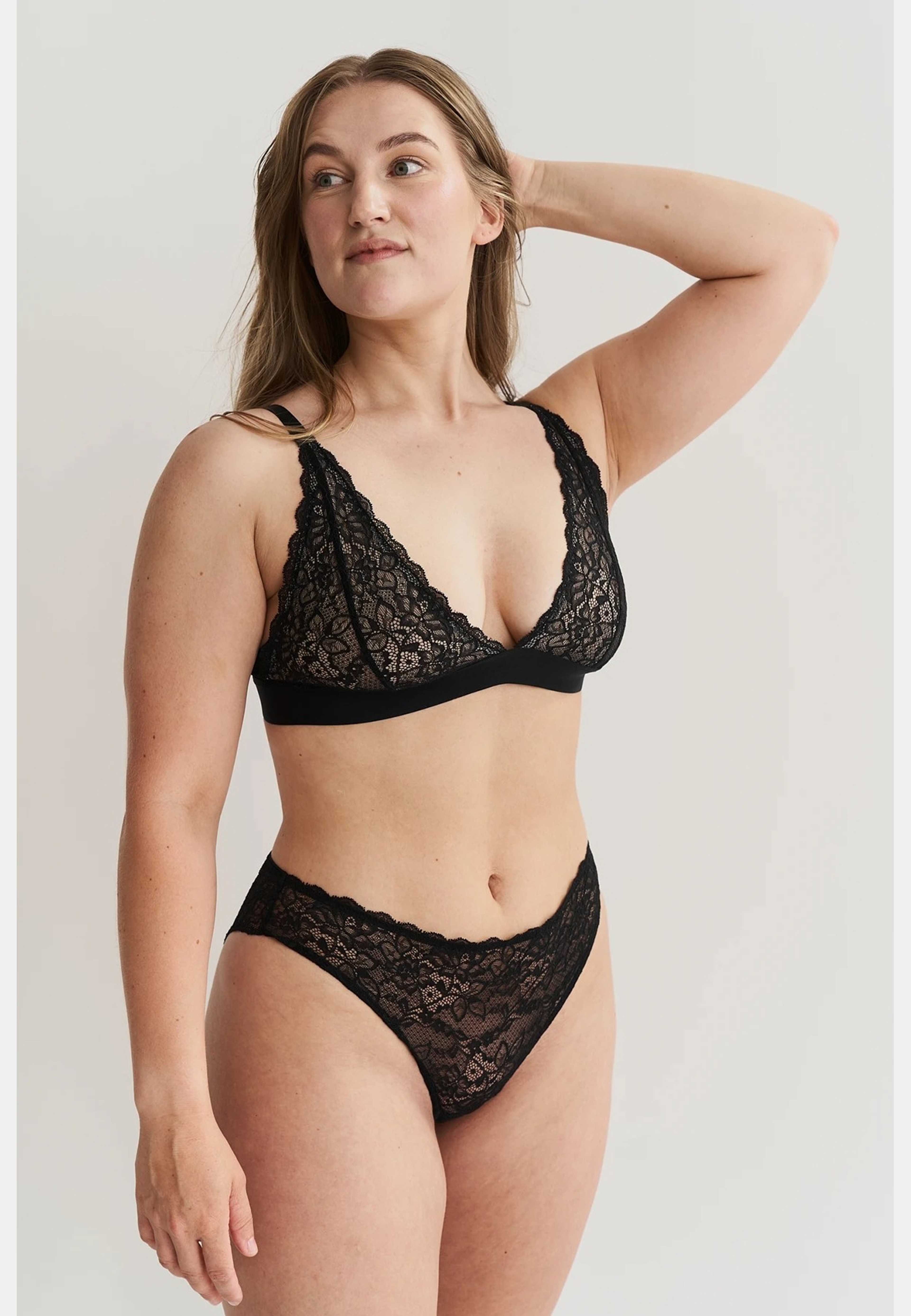 Cleo Bikini Brief - Black, från FEMIQUE, i färgen black. Klicka för att öppna bilden i stort format