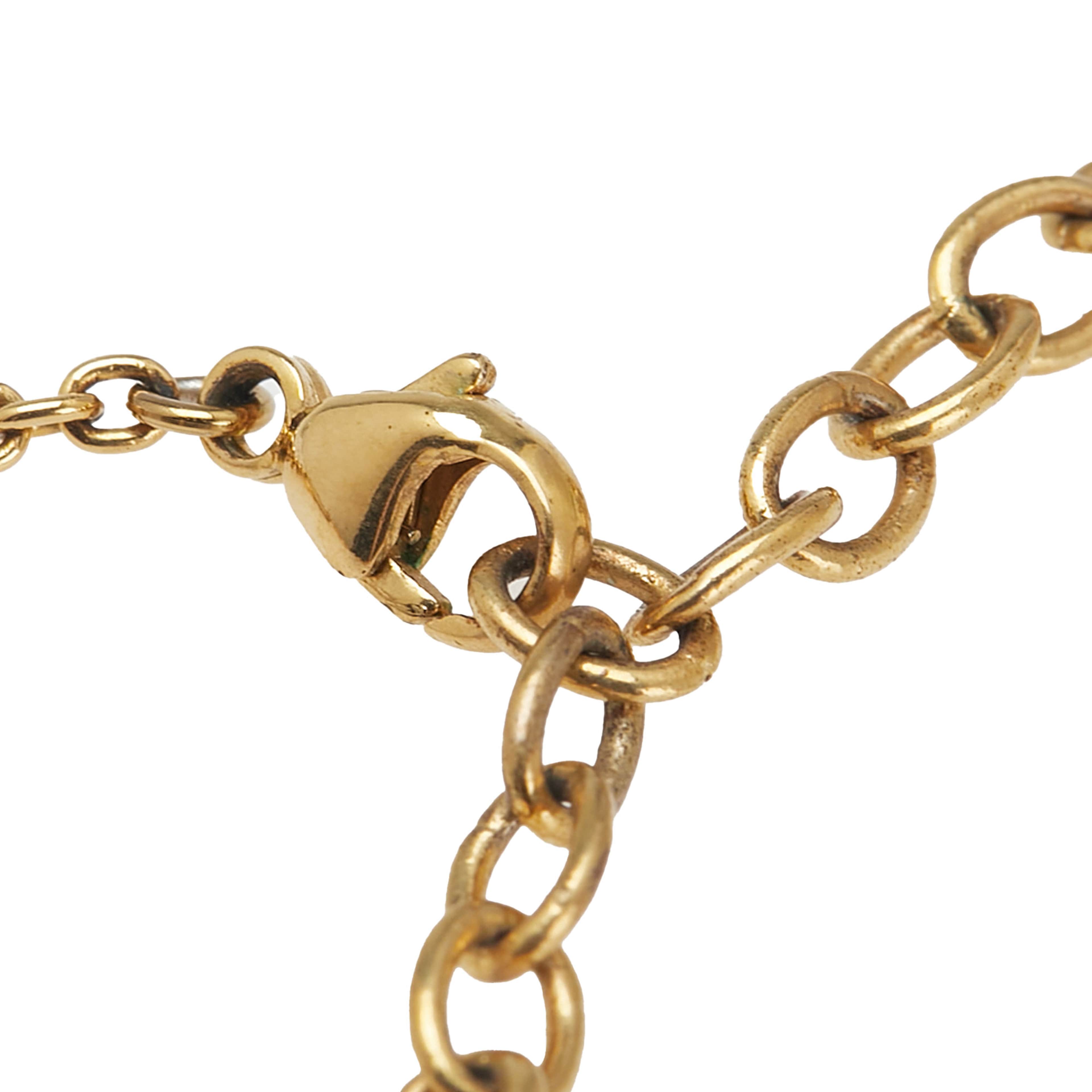 Louis Vuitton Gold Plated Essential V Necklace, från Luxclusif, i färgen gold.
