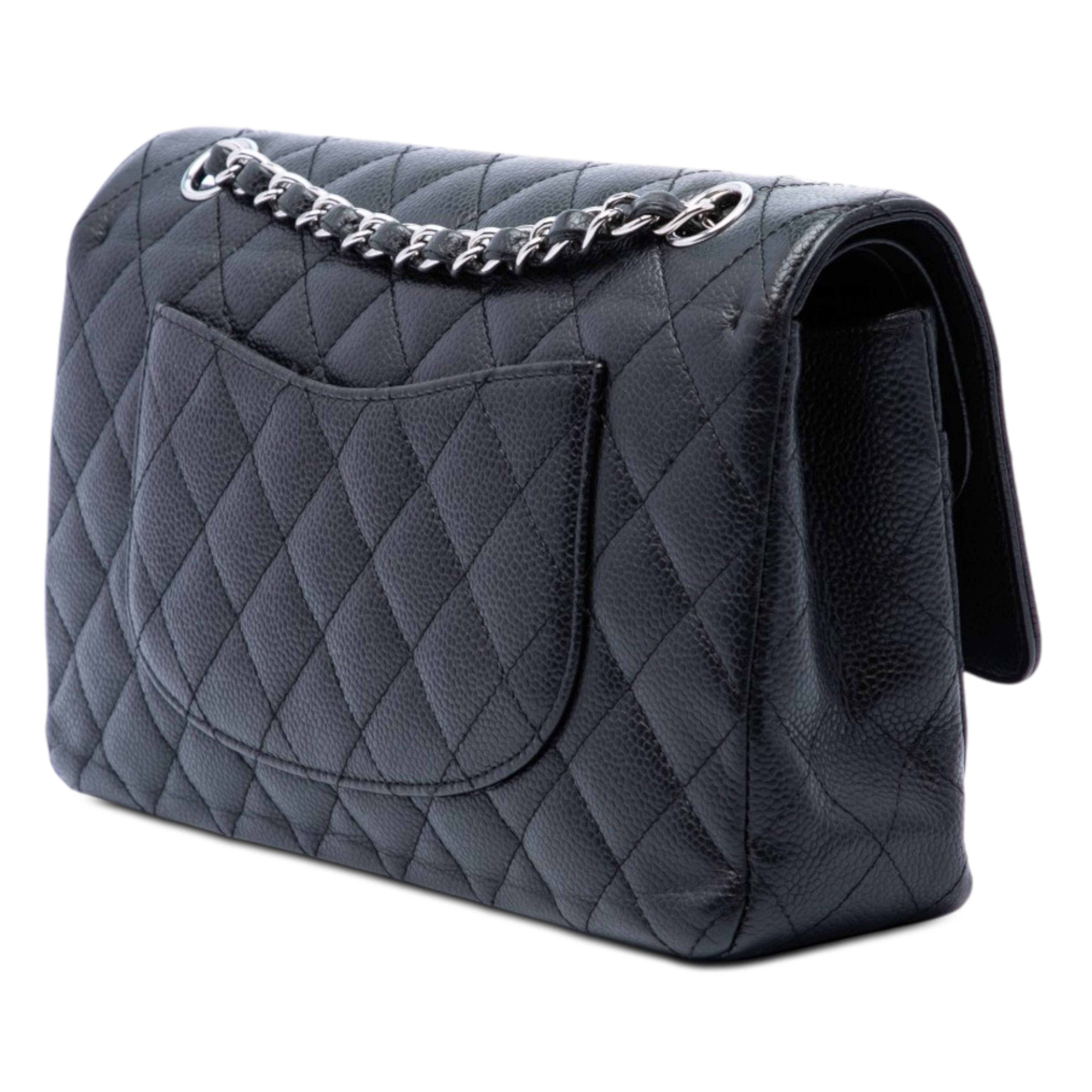 Chanel Medium Classic Caviar Double Flap, från Luxclusif, i färgen svart. Klicka för att öppna bilden i stort format
