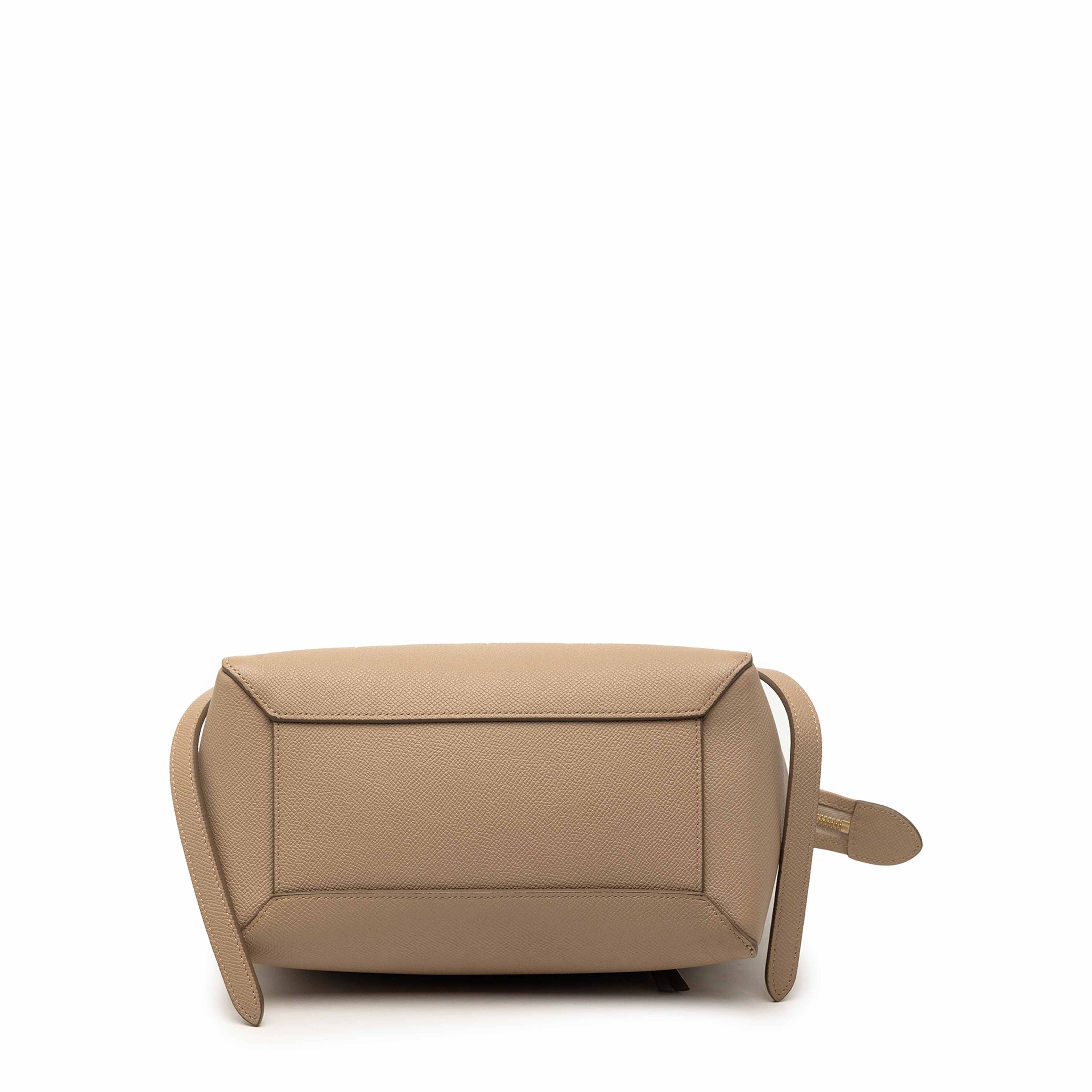 Celine Micro Grained Calfskin Belt Bag, från Luxclusif, i färgen beige. Klicka för att öppna bilden i stort format