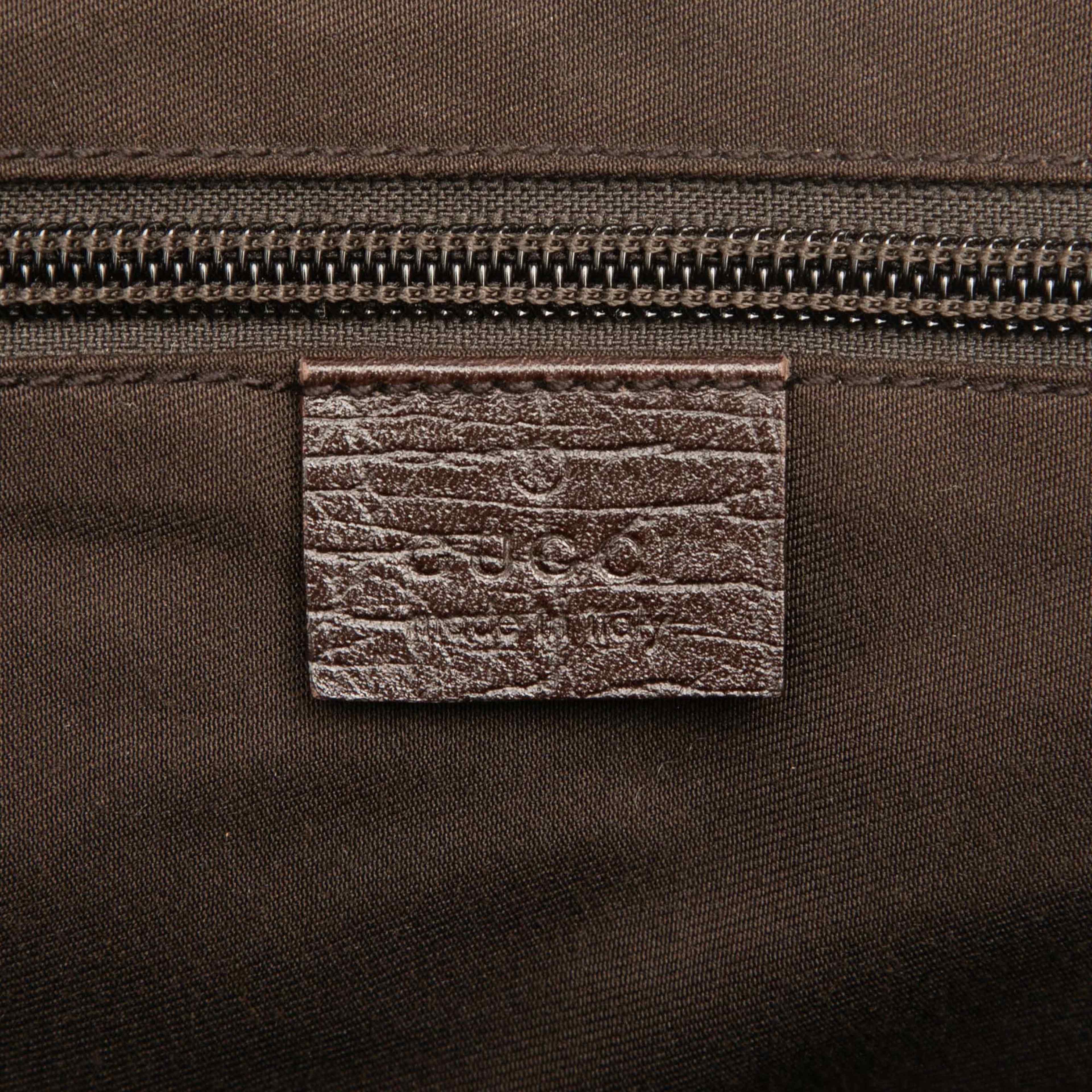 Gucci Large Gg Supreme Double Buckle Flap Messenger Bag, från Luxclusif, i färgen beige. Klicka för att öppna bilden i stort format