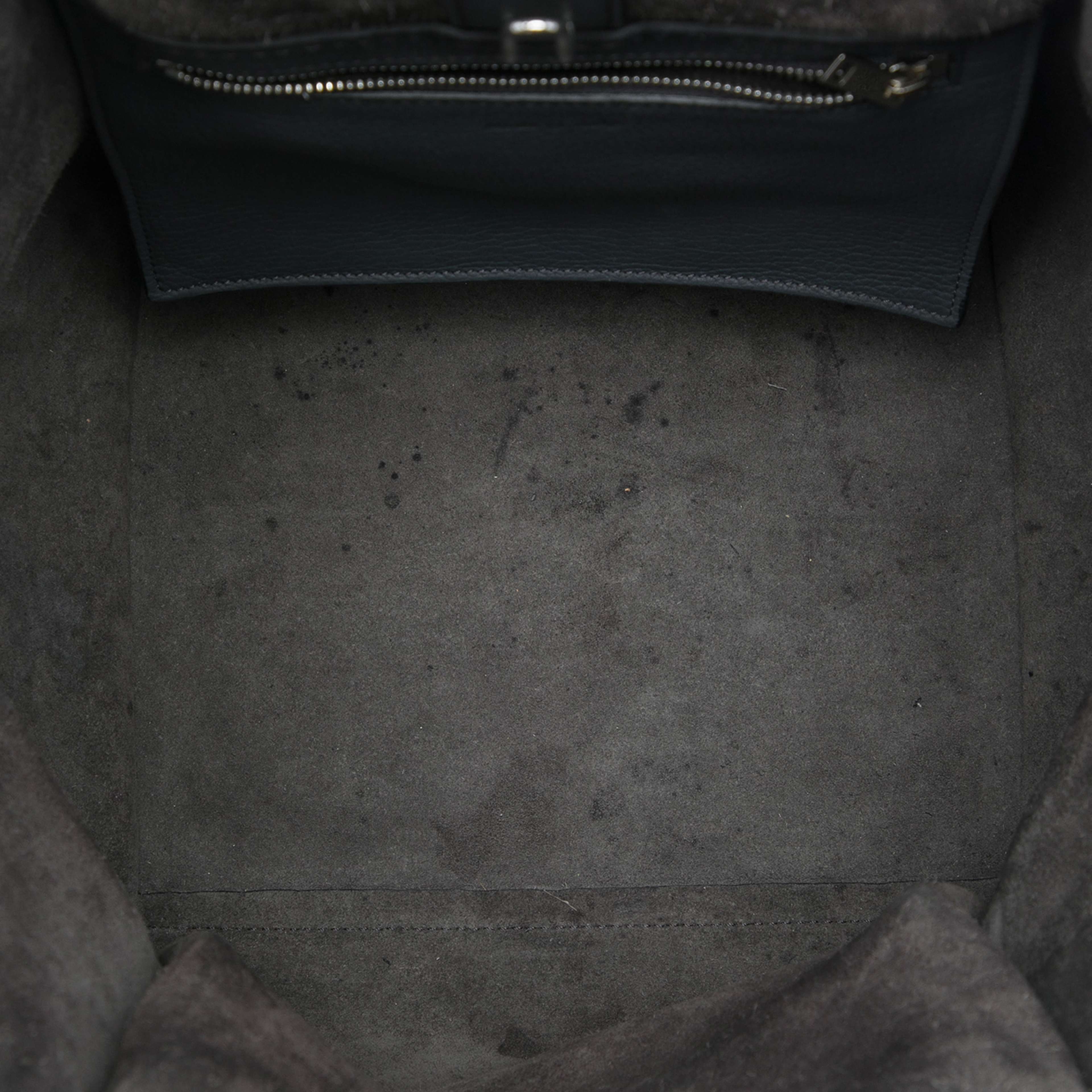 Celine Small Grained Calfskin Big Bag, från Luxclusif, i färgen grå. Klicka för att öppna bilden i stort format