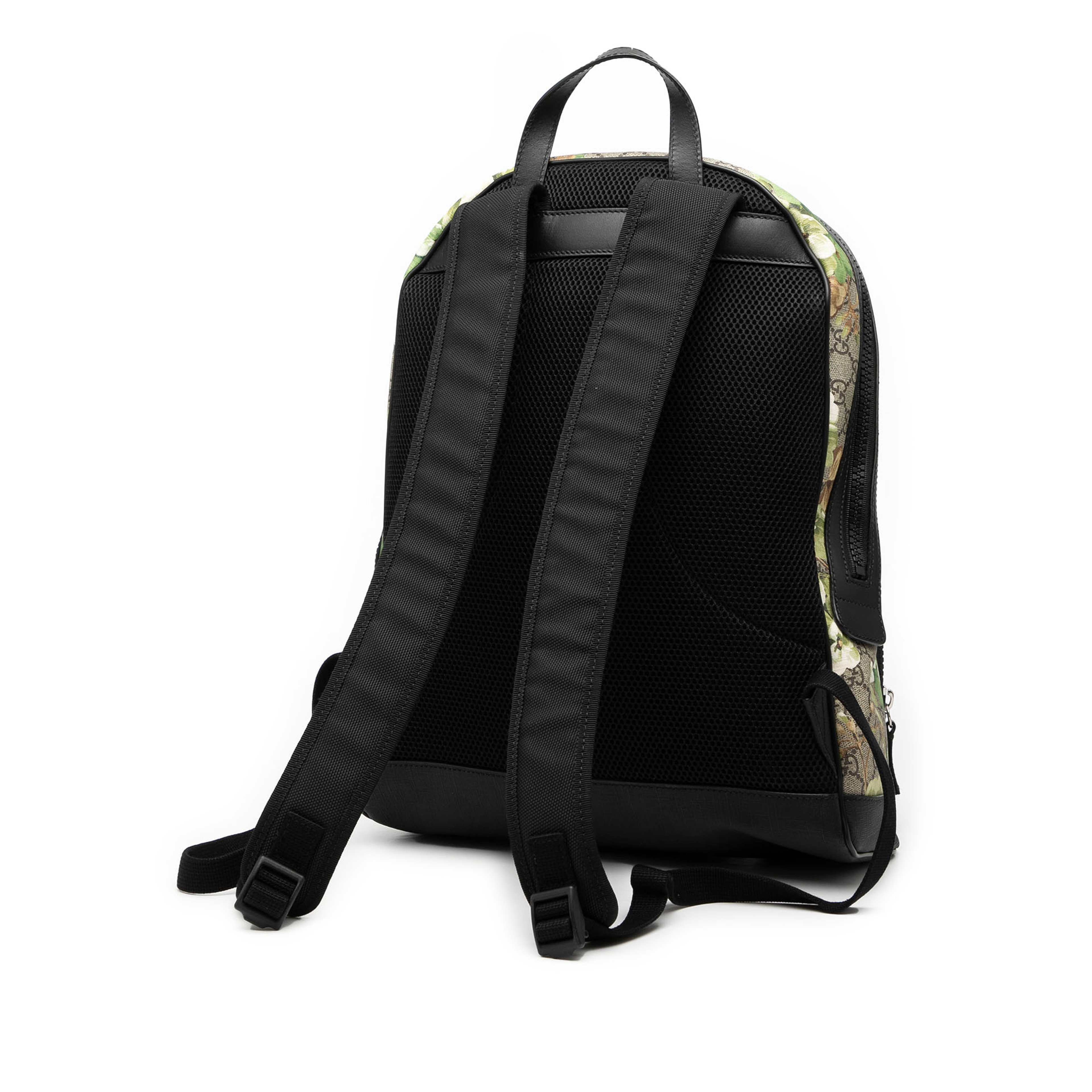 Gucci Medium Gg Supreme Blooms Eden Backpack, från Luxclusif, i färgen beige. Klicka för att öppna bilden i stort format