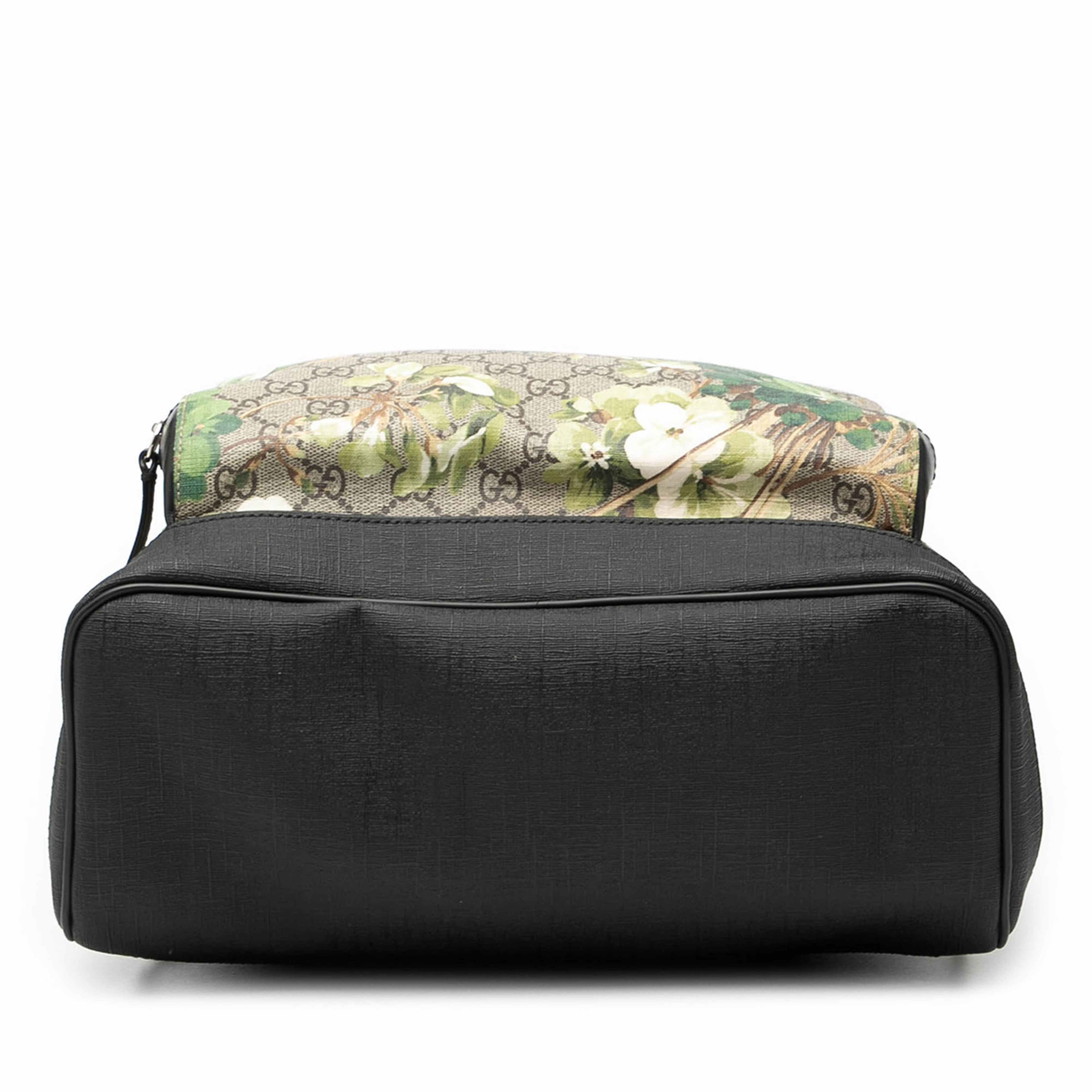 Gucci Medium Gg Supreme Blooms Eden Backpack, från Luxclusif, i färgen beige. Klicka för att öppna bilden i stort format